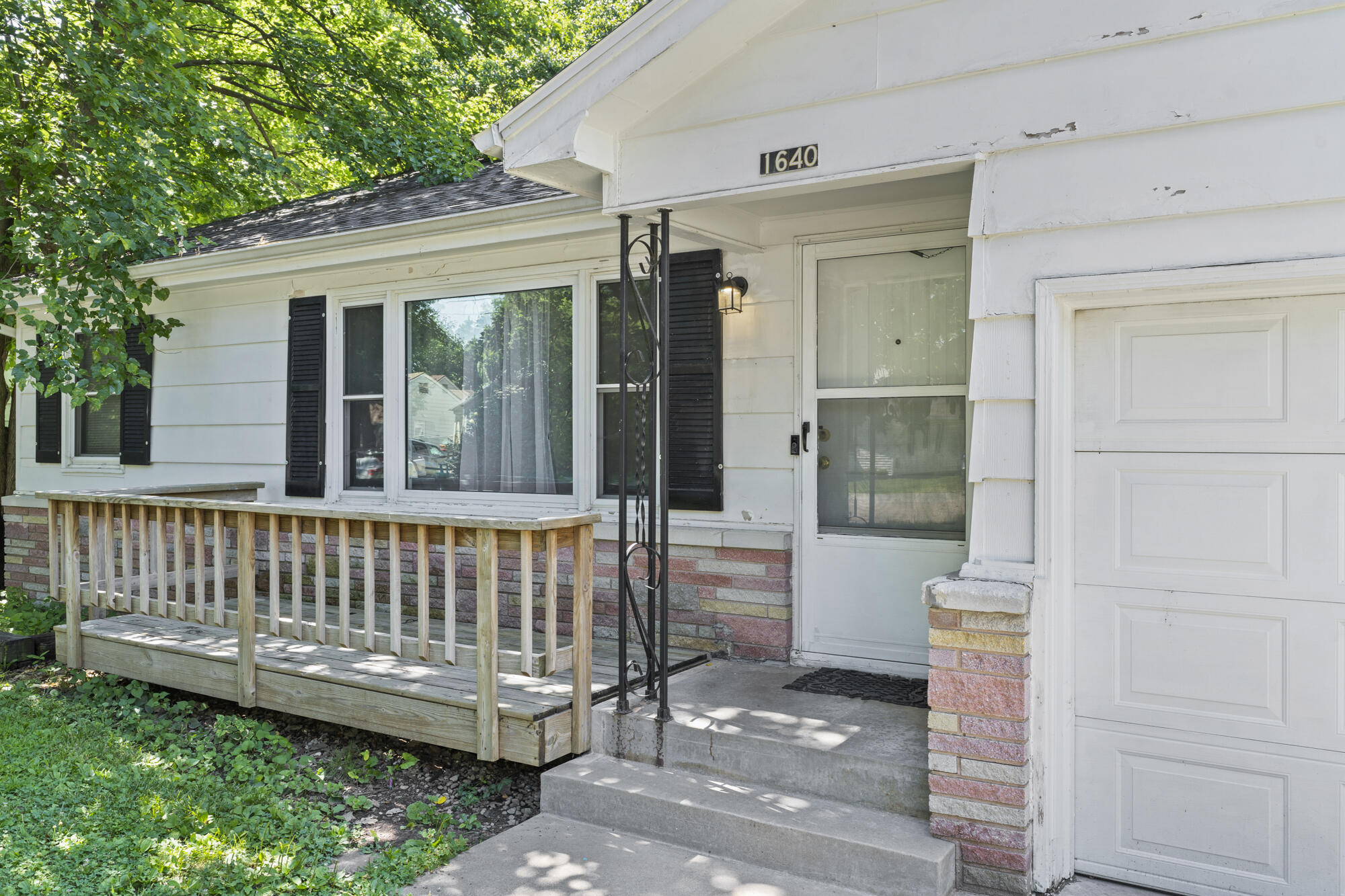 1640 Central Street Property Photo 3
