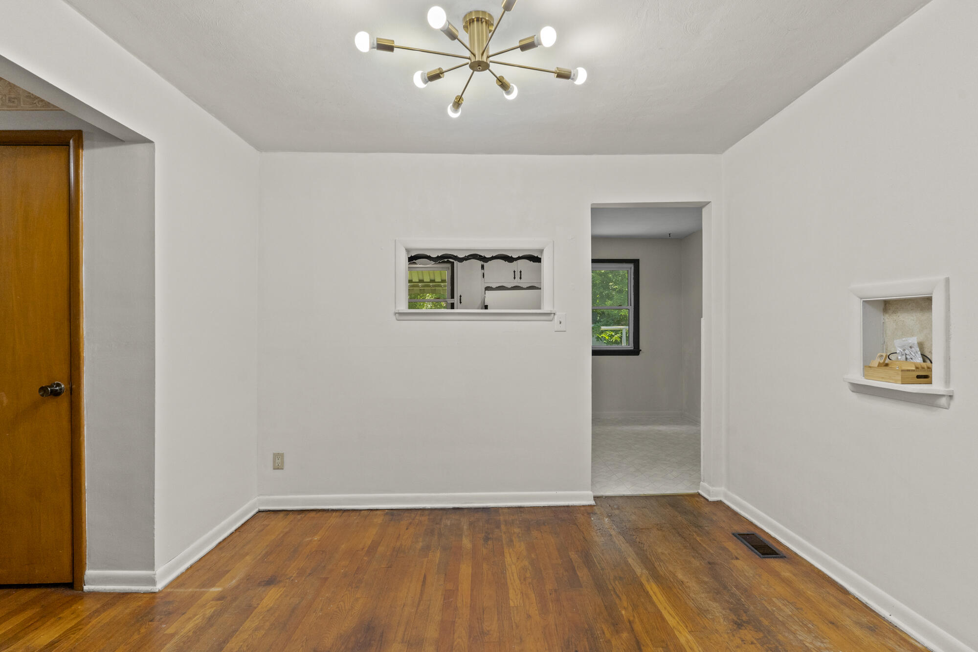 1640 Central Street Property Photo 6