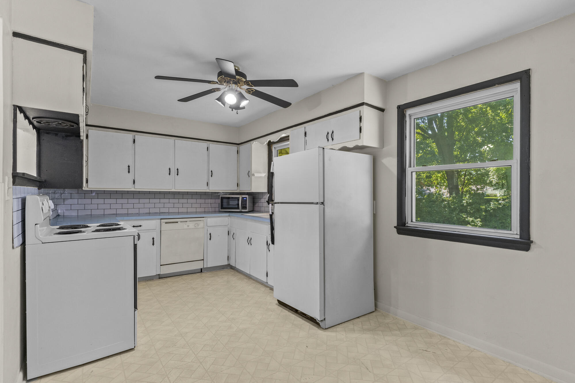 1640 Central Street Property Photo 8