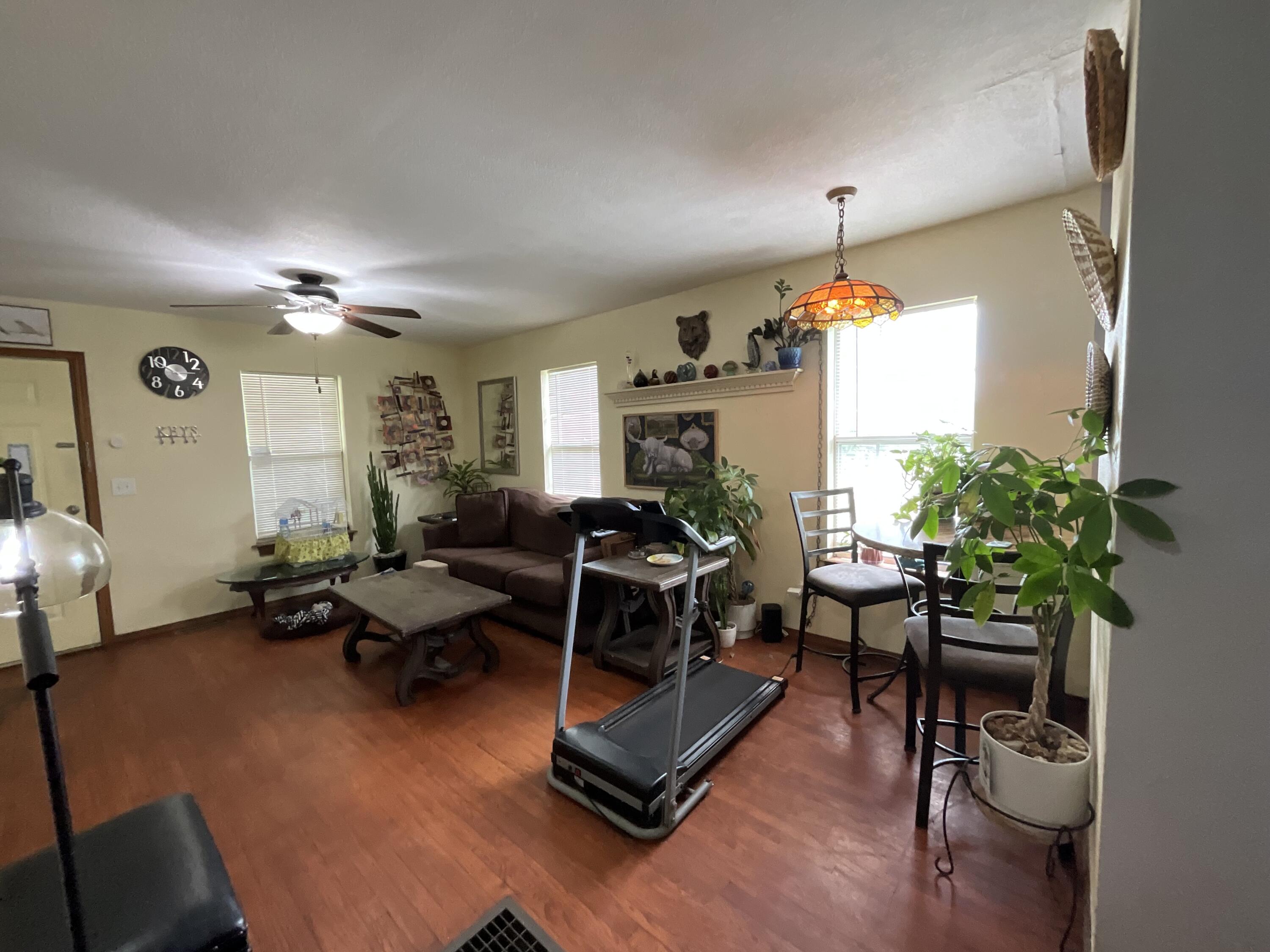 521 Worchester Property Photo 8