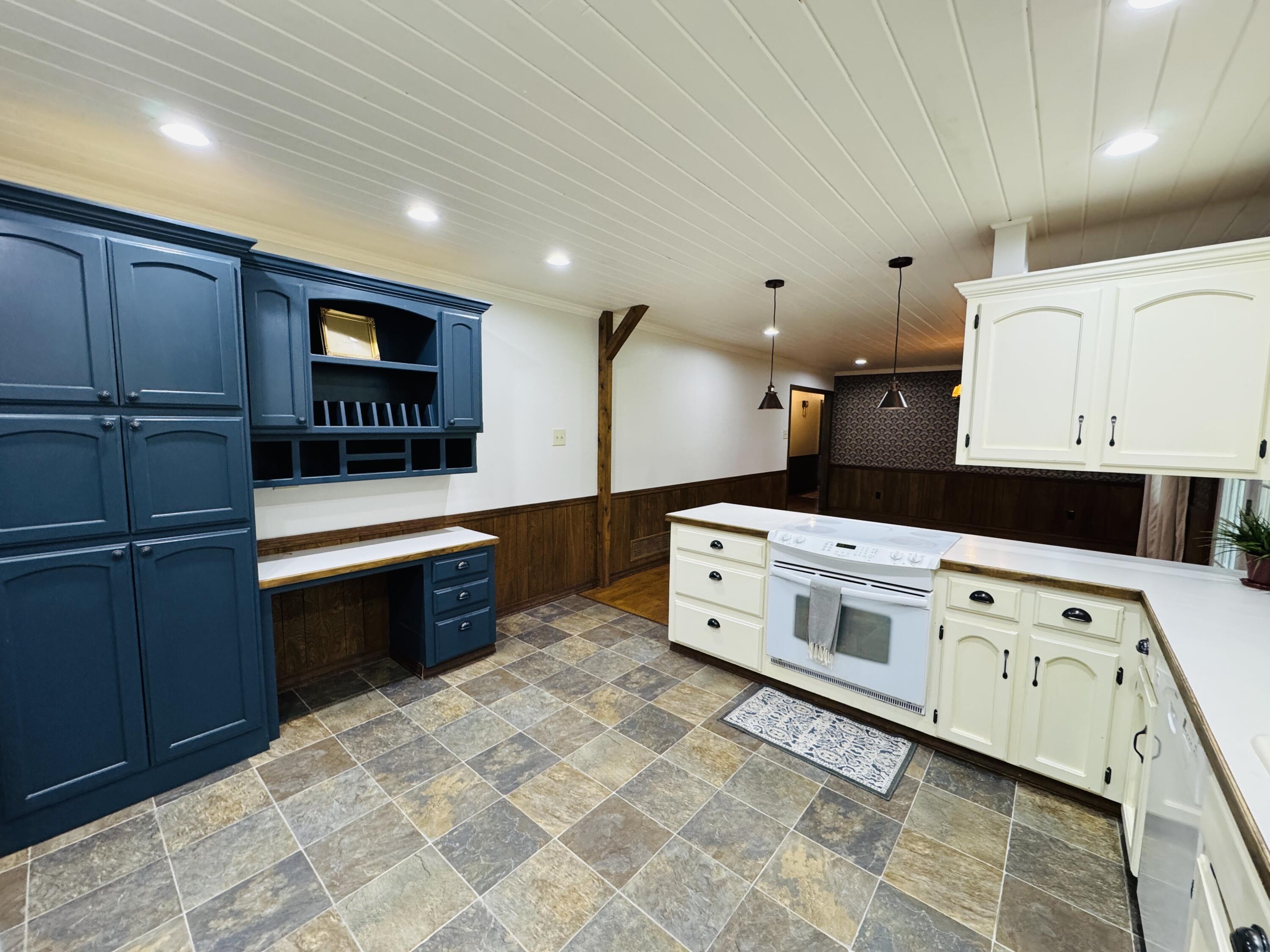 10210 South 1625 Road Property Photo 14