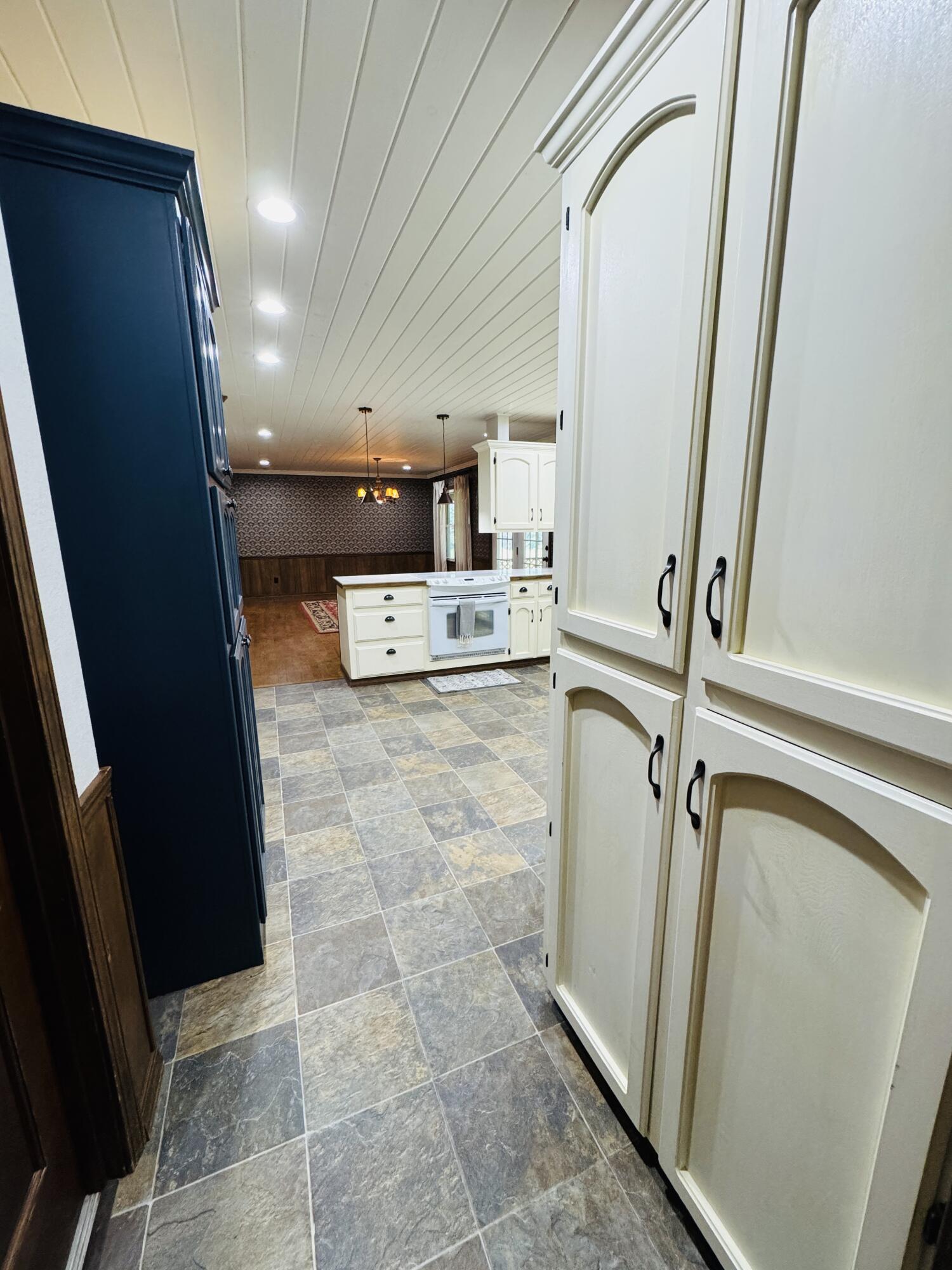 10210 South 1625 Road Property Photo 20
