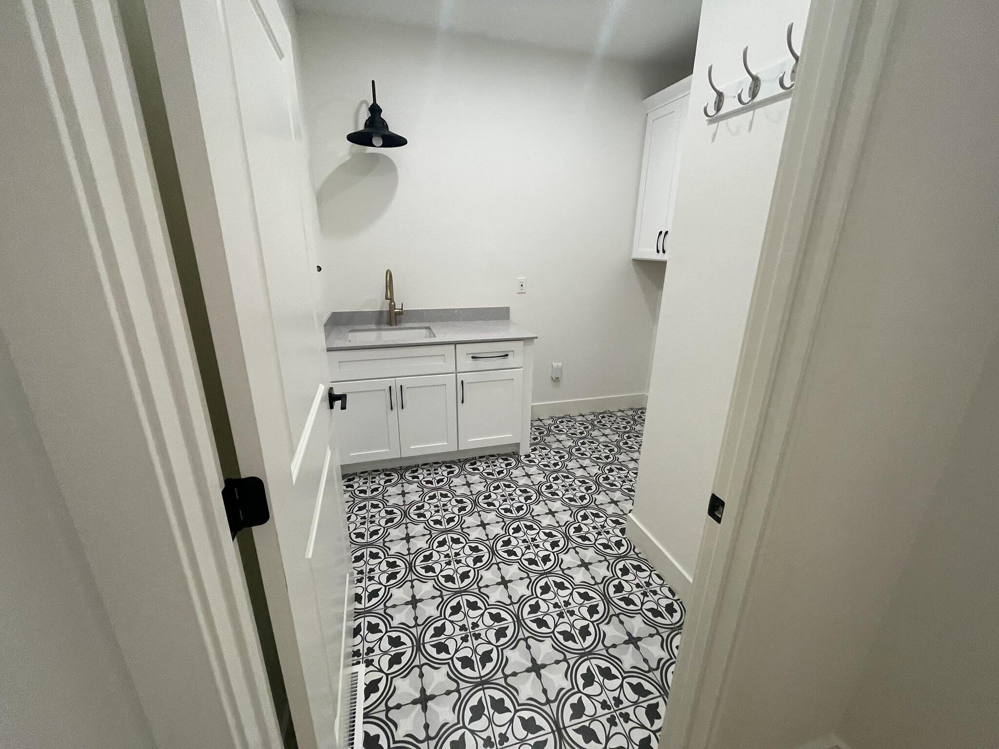 3893 North Sheedy Avenue Property Photo 27