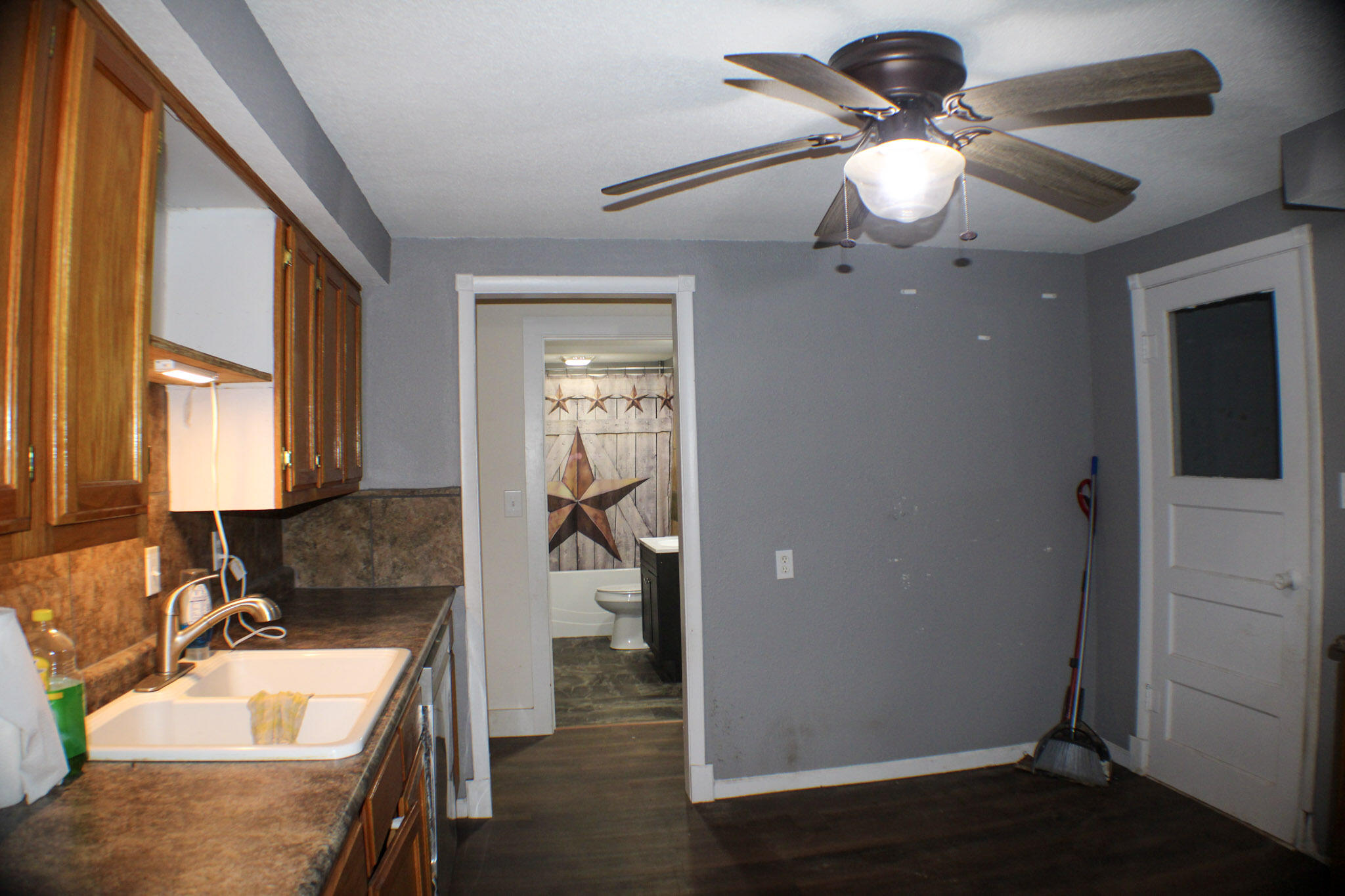 707 North Saint James Street Property Photo 16