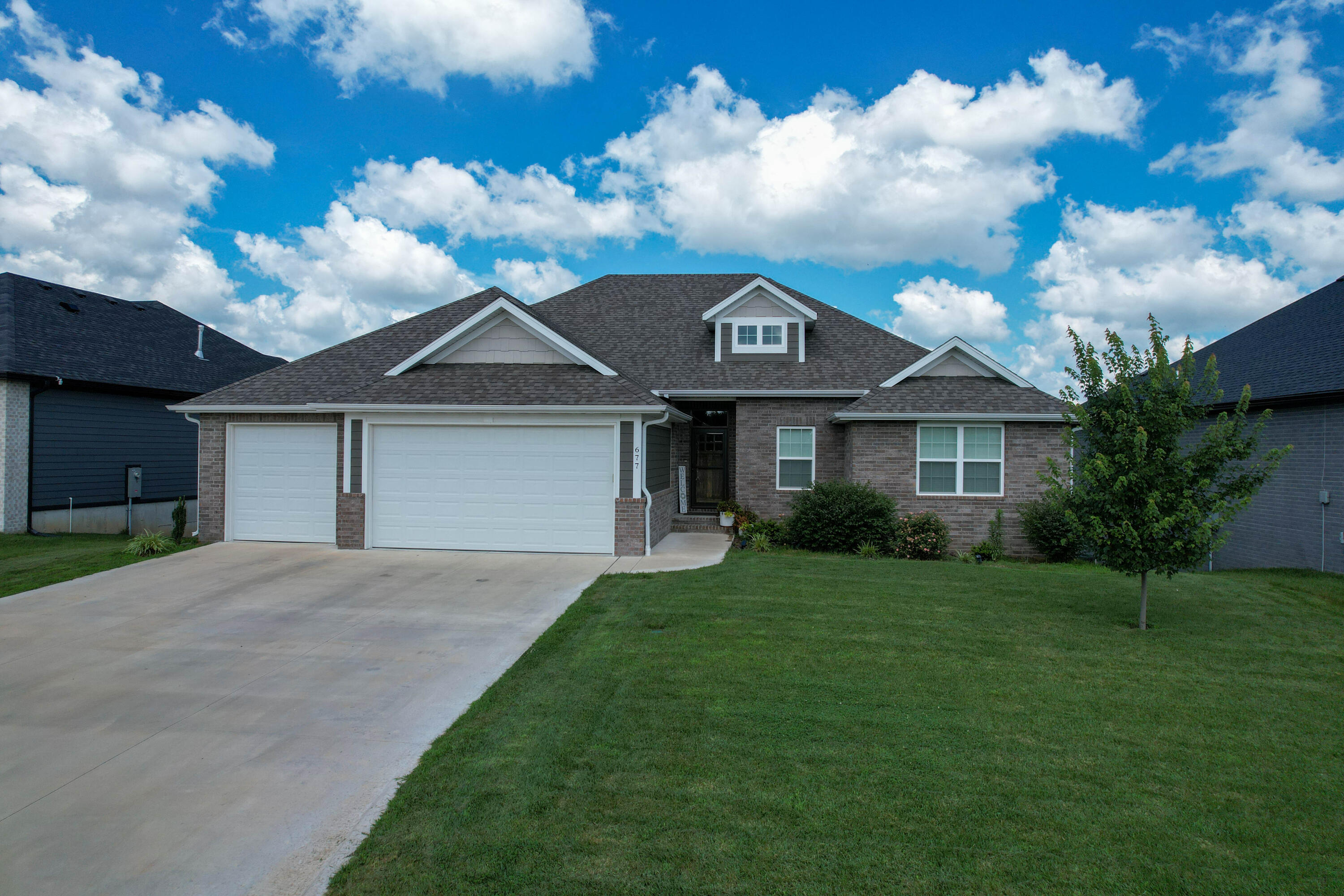 677 North Fox Hill Circle Property Photo 1
