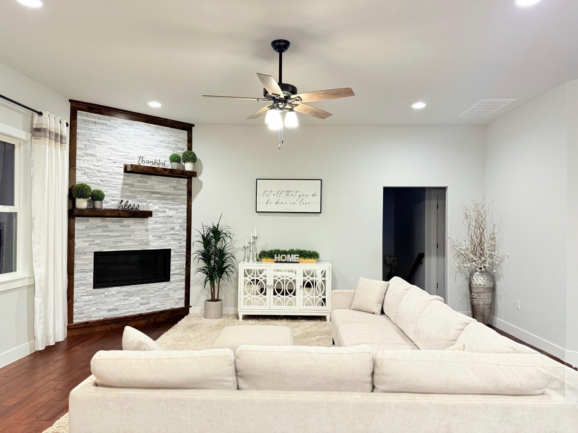 677 North Fox Hill Circle Property Photo 8