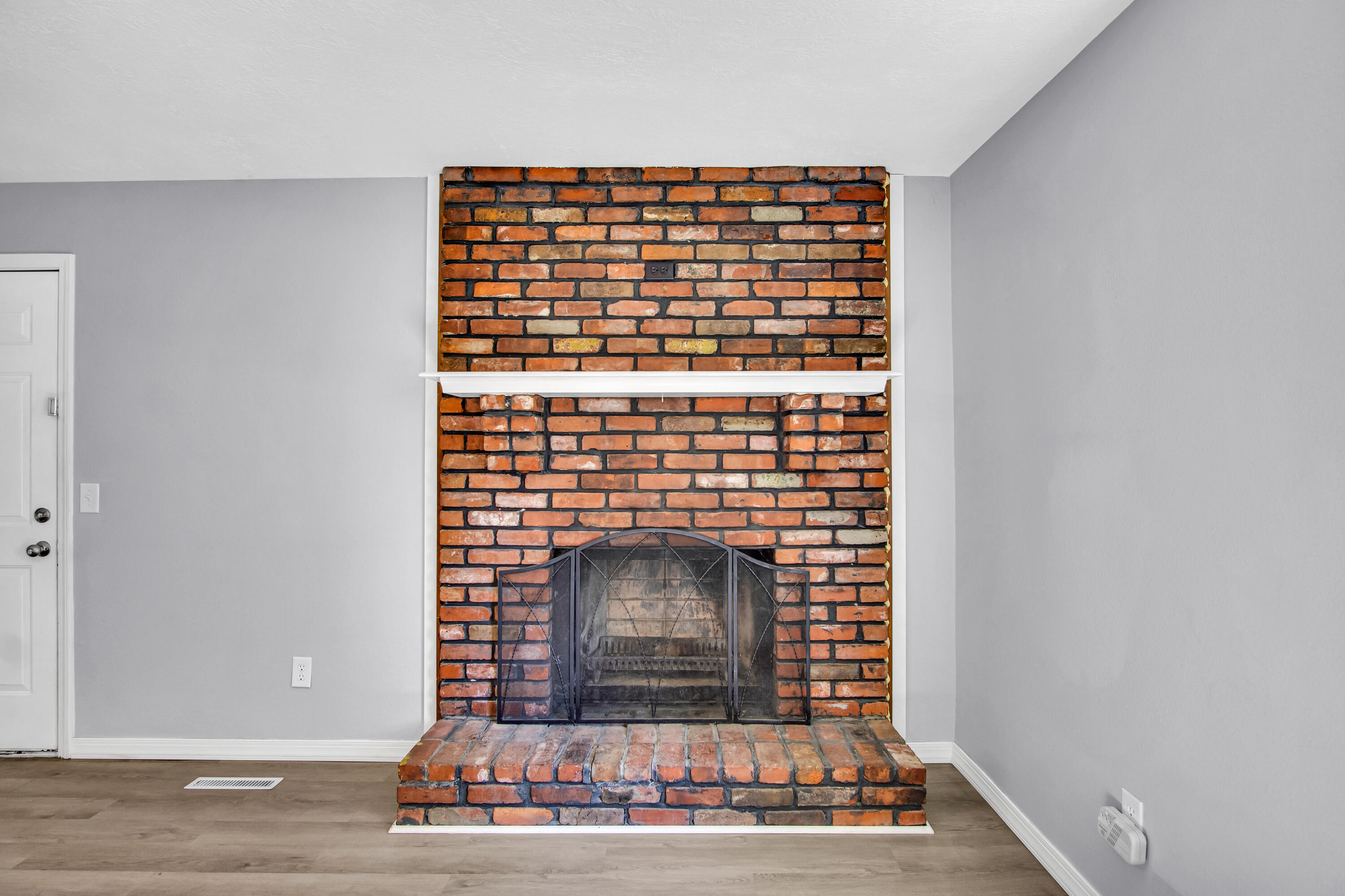 3217 West Riverside Street Property Photo 9
