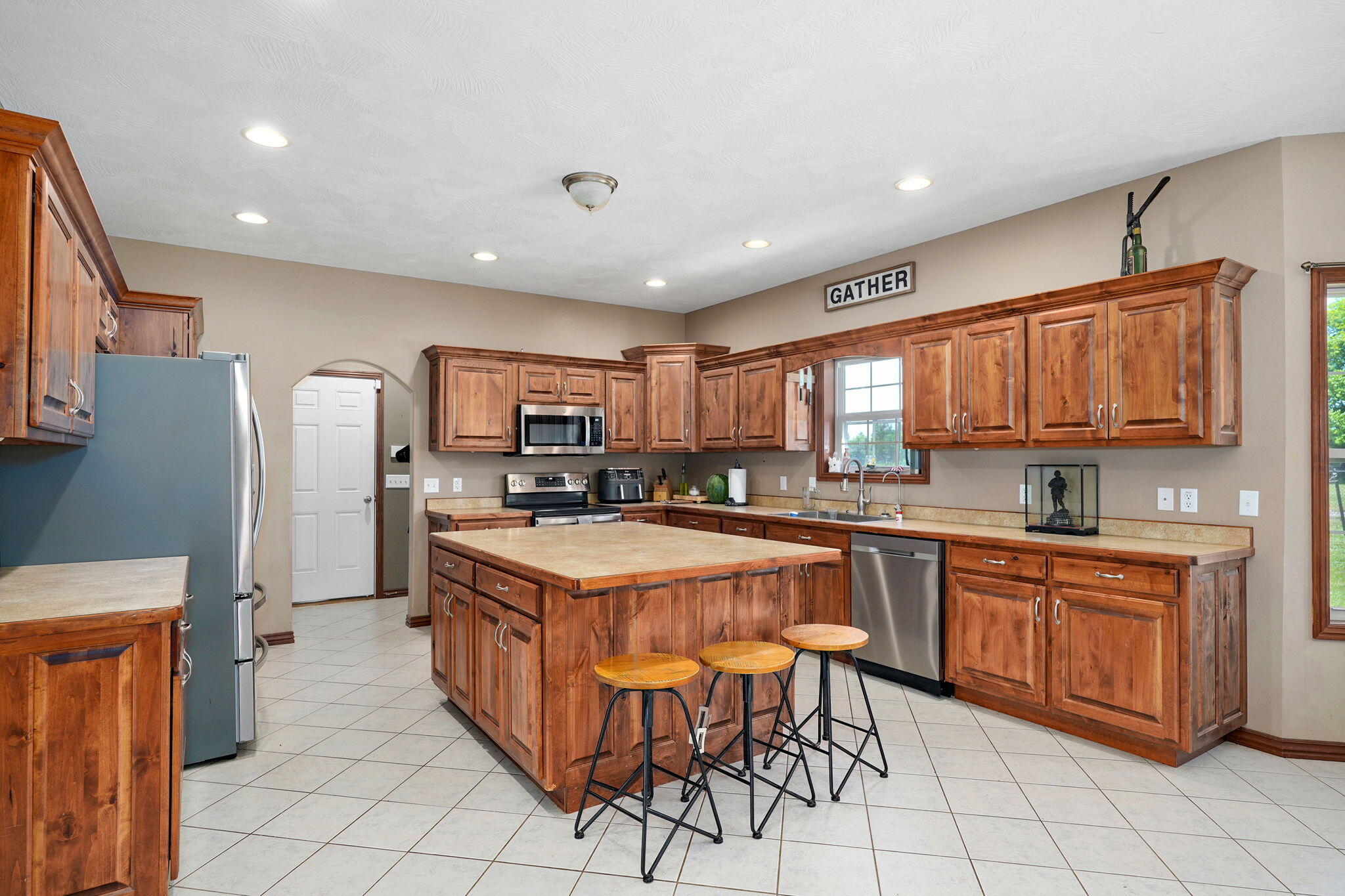 6823 West Farm Road 60 Property Photo 10