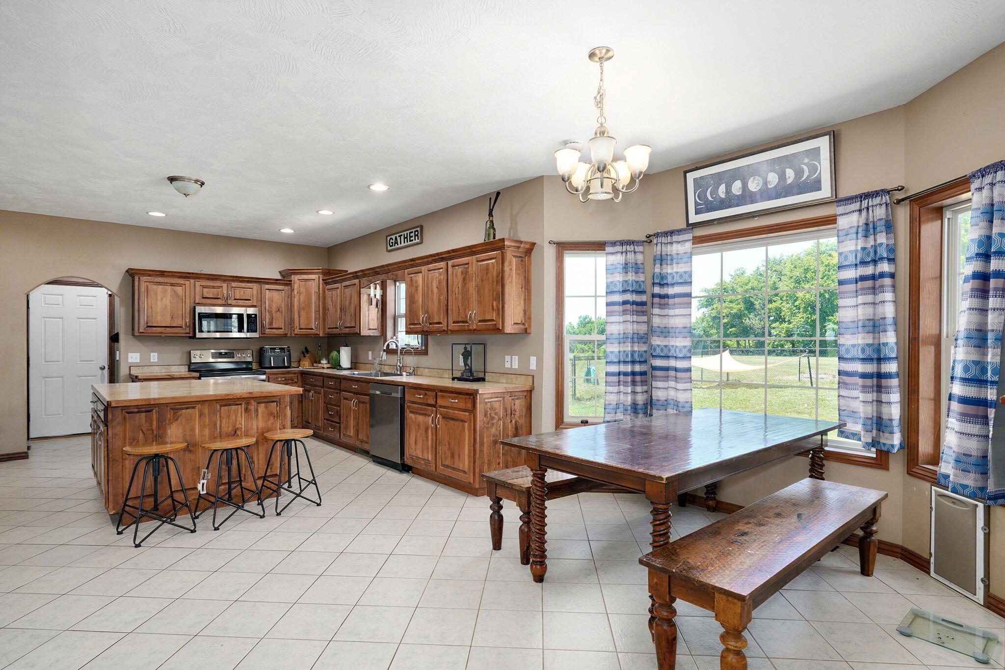 6823 West Farm Road 60 Property Photo 15