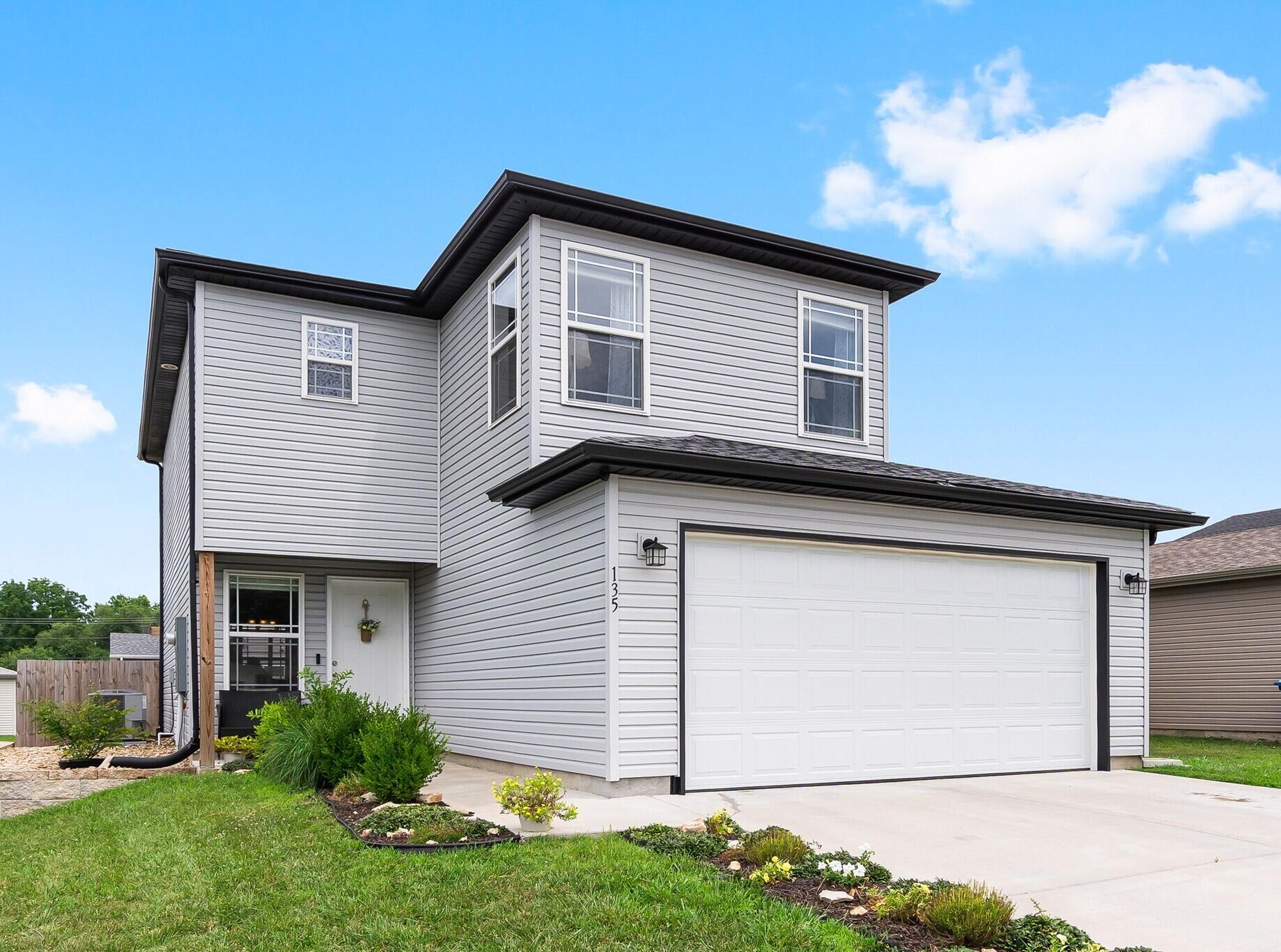 135 Pin Oak Court Property Photo 1