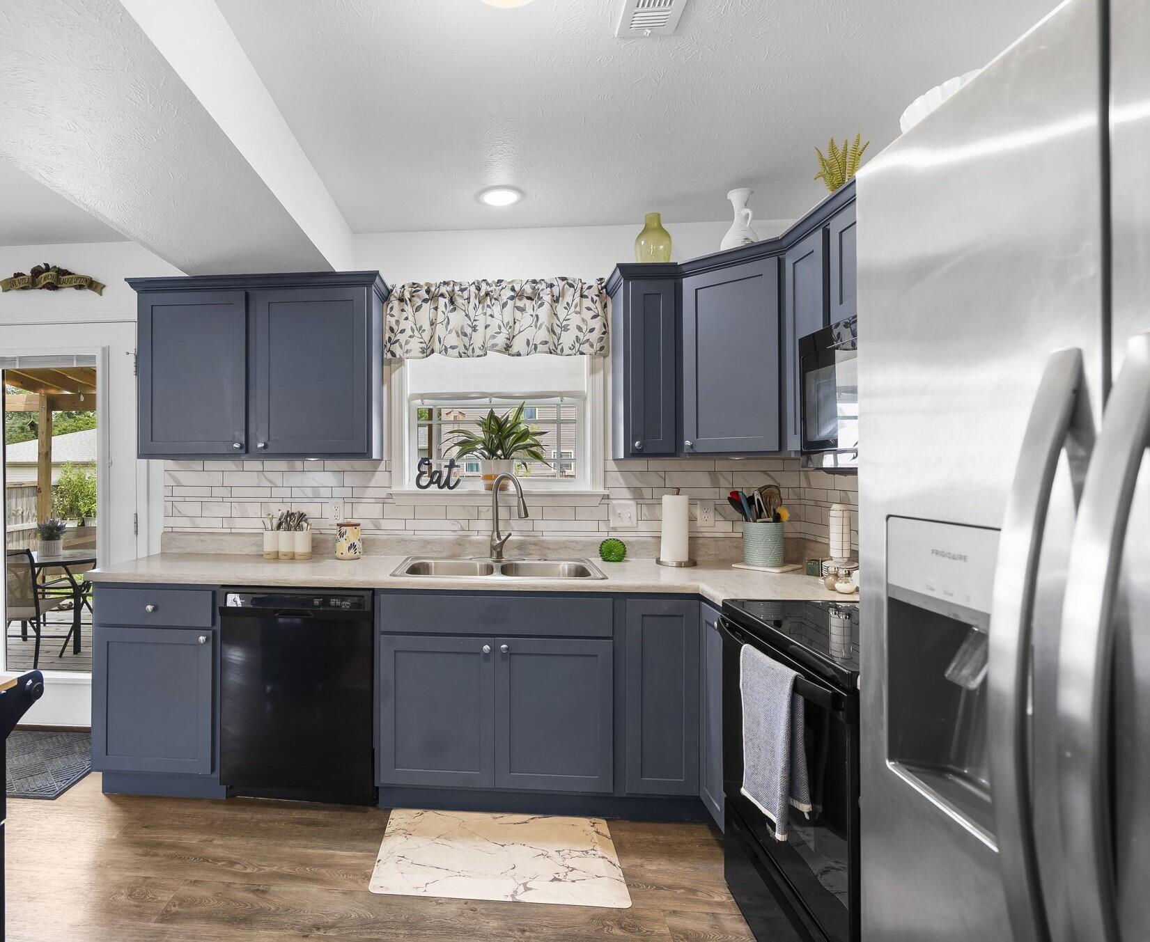 135 Pin Oak Court Property Photo 4