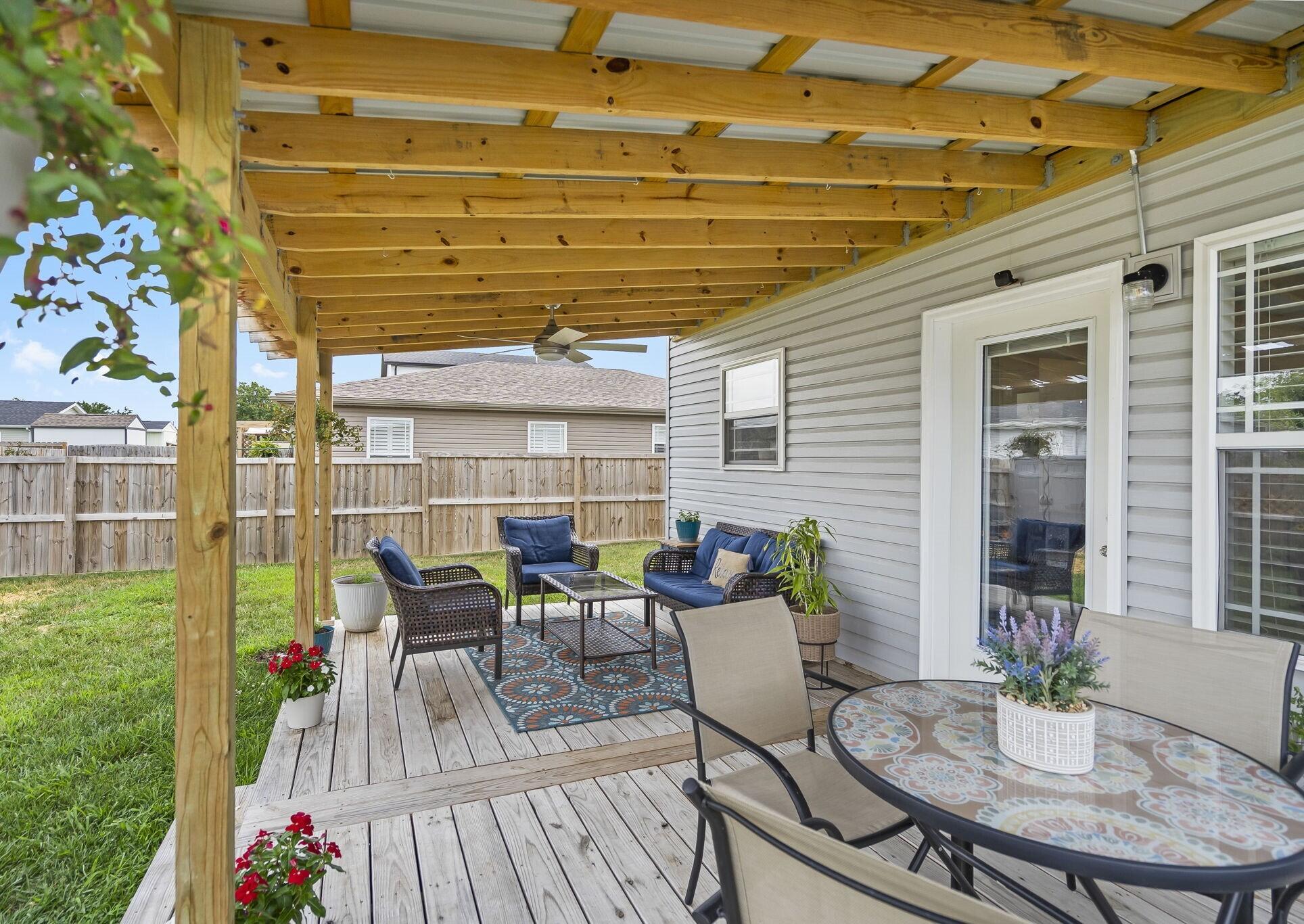 135 Pin Oak Court Property Photo 16