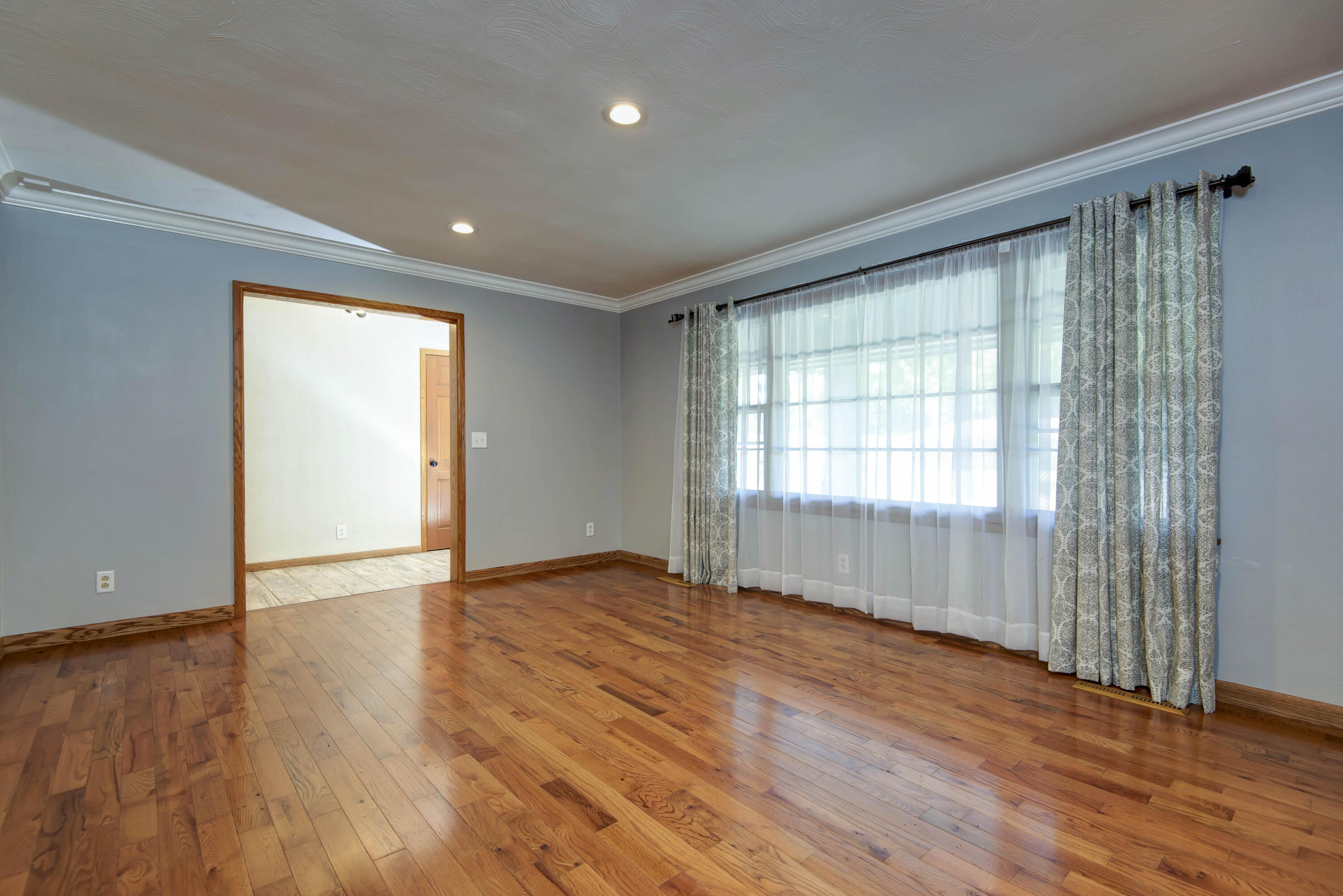 2210 South Catalina Avenue Property Photo 9