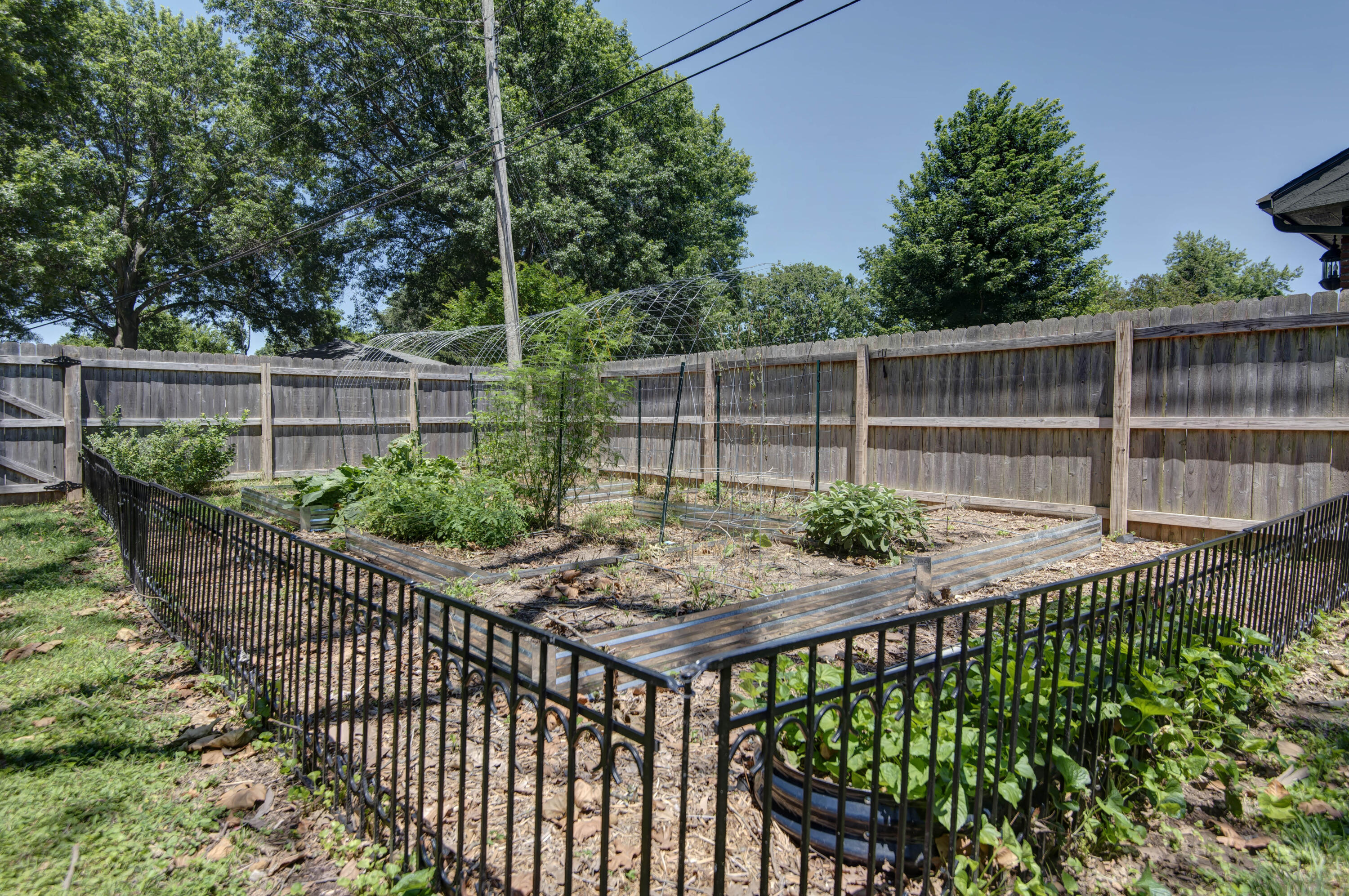 2210 South Catalina Avenue Property Photo 41