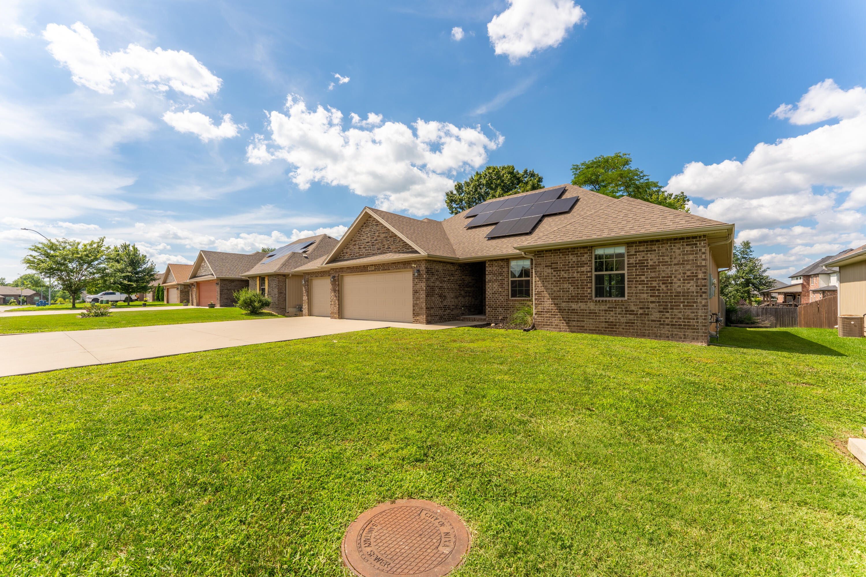 865 East Striper Drive Property Photo 4