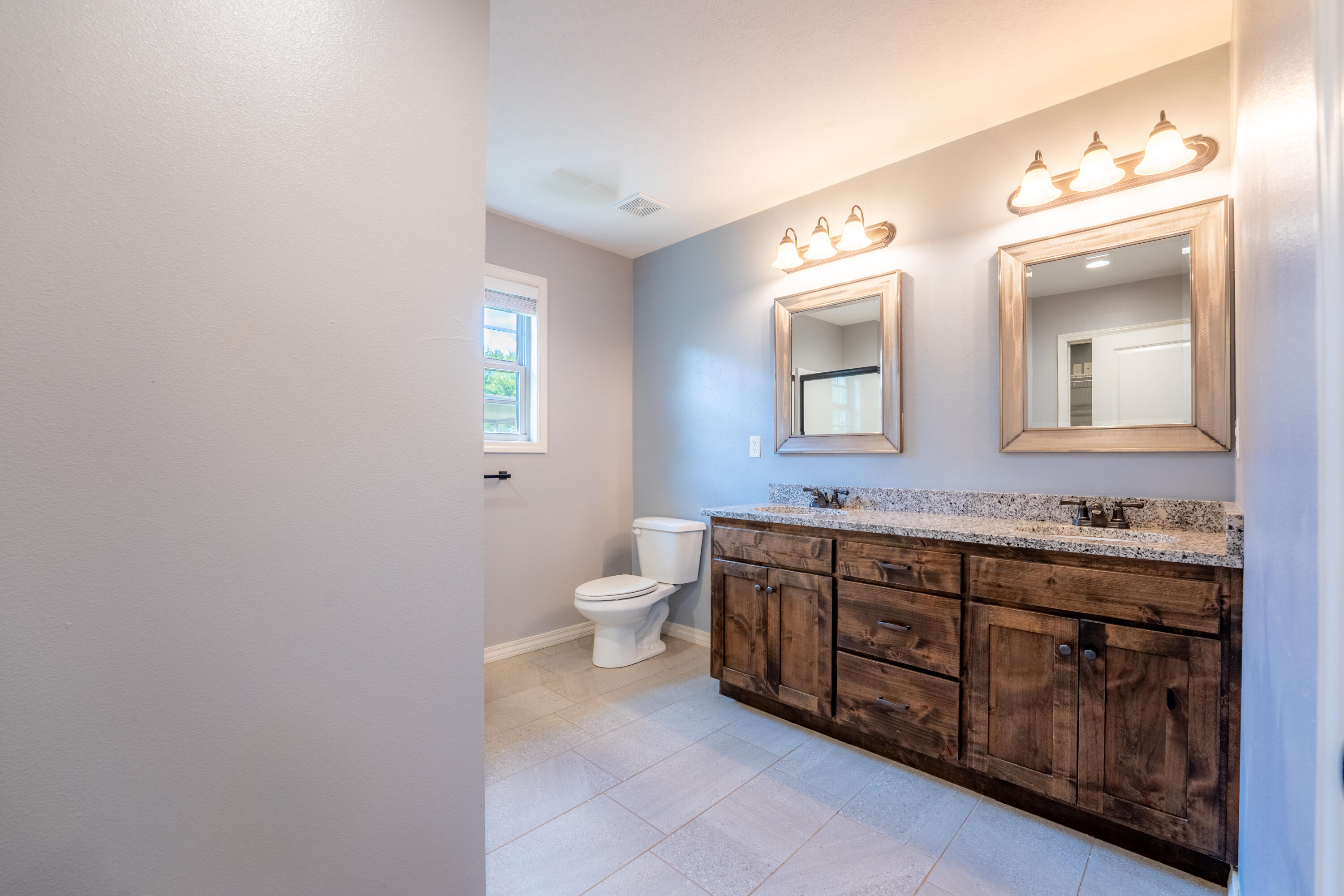 865 East Striper Drive Property Photo 14