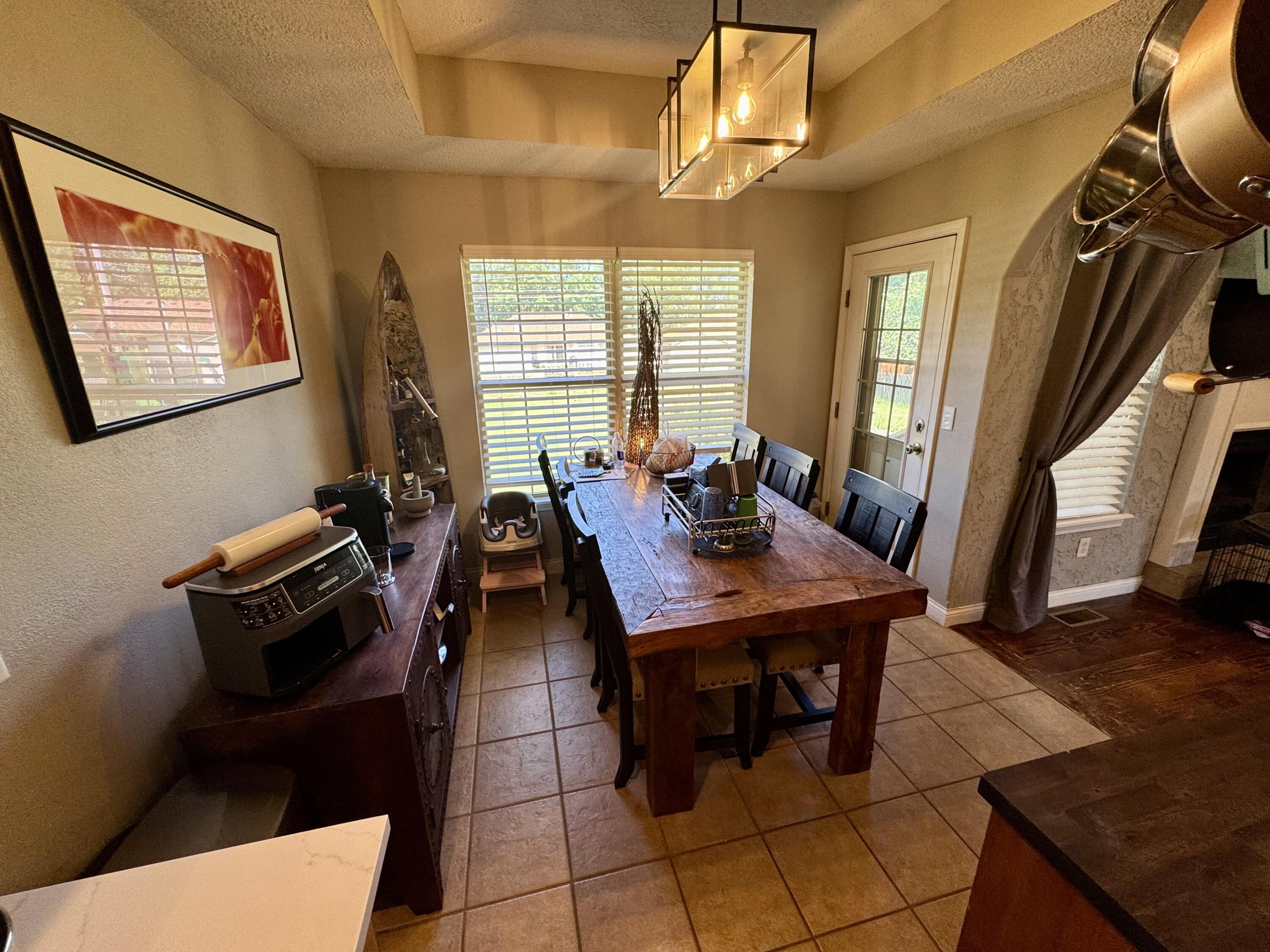 5537 South Pinehurst Avenue Property Photo 6