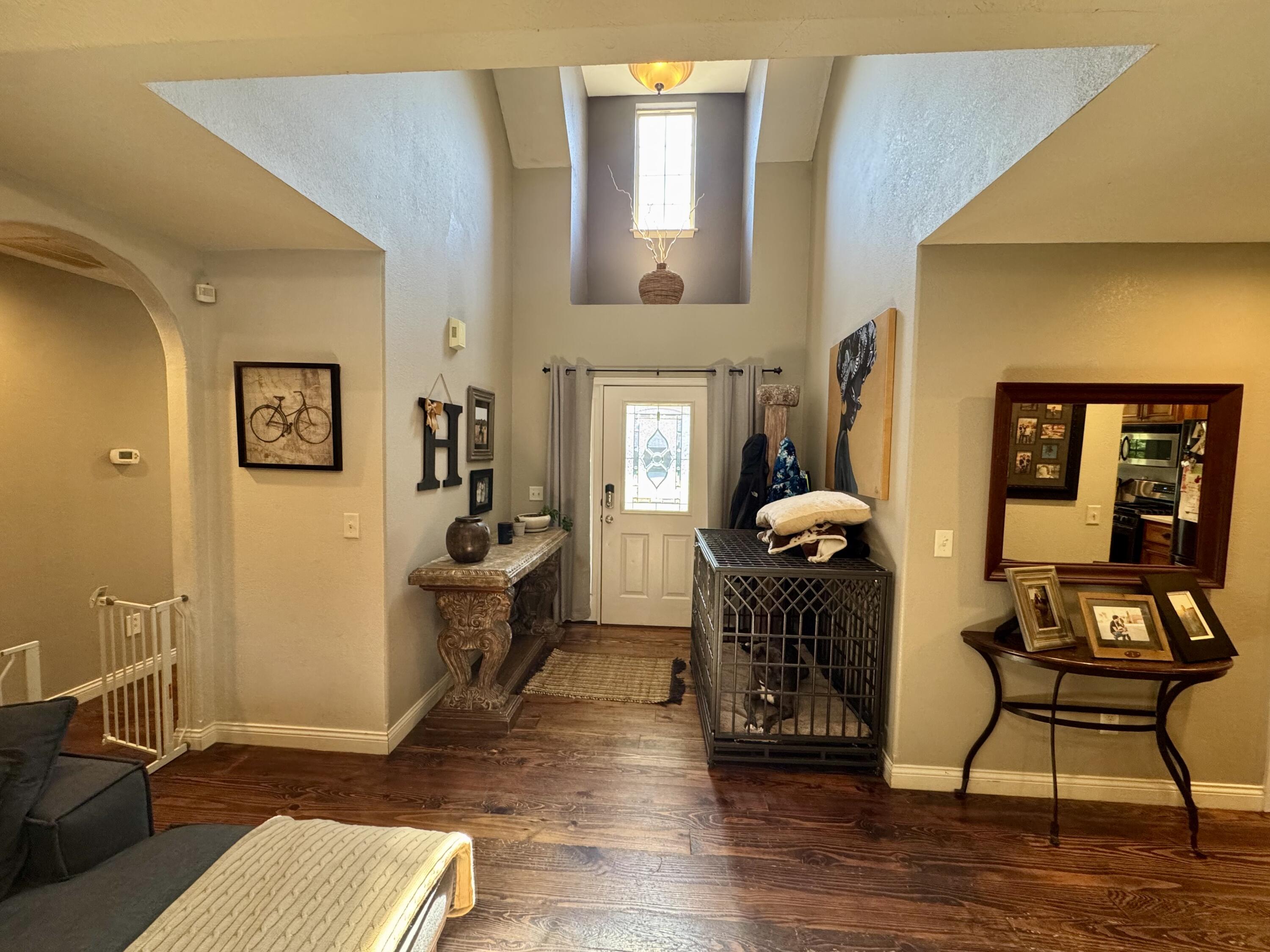 5537 South Pinehurst Avenue Property Photo 9