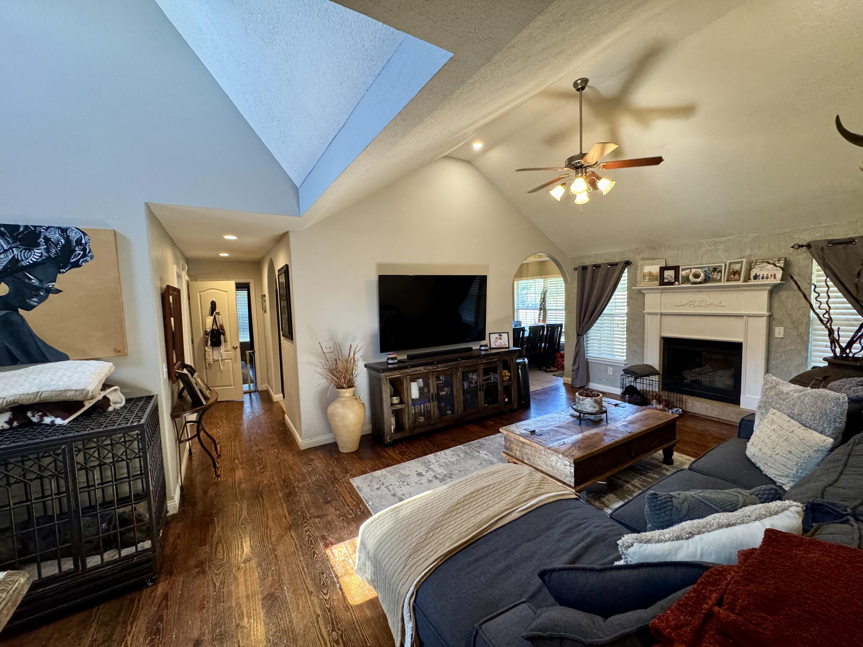 5537 South Pinehurst Avenue Property Photo 10