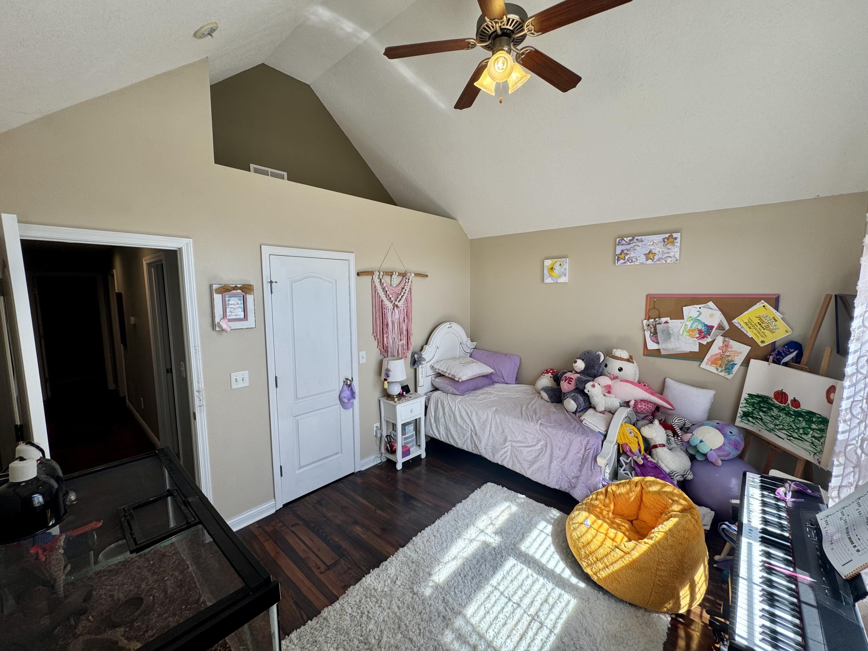 5537 South Pinehurst Avenue Property Photo 34
