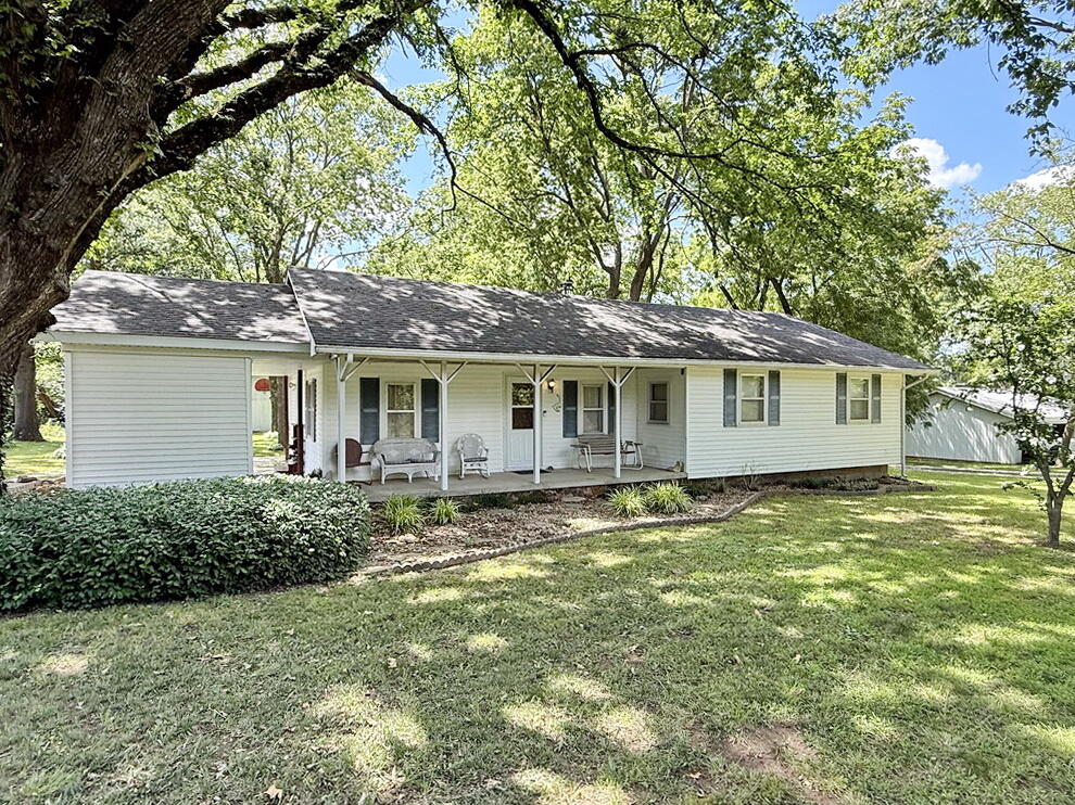16610 South 1375 Road Property Photo 1