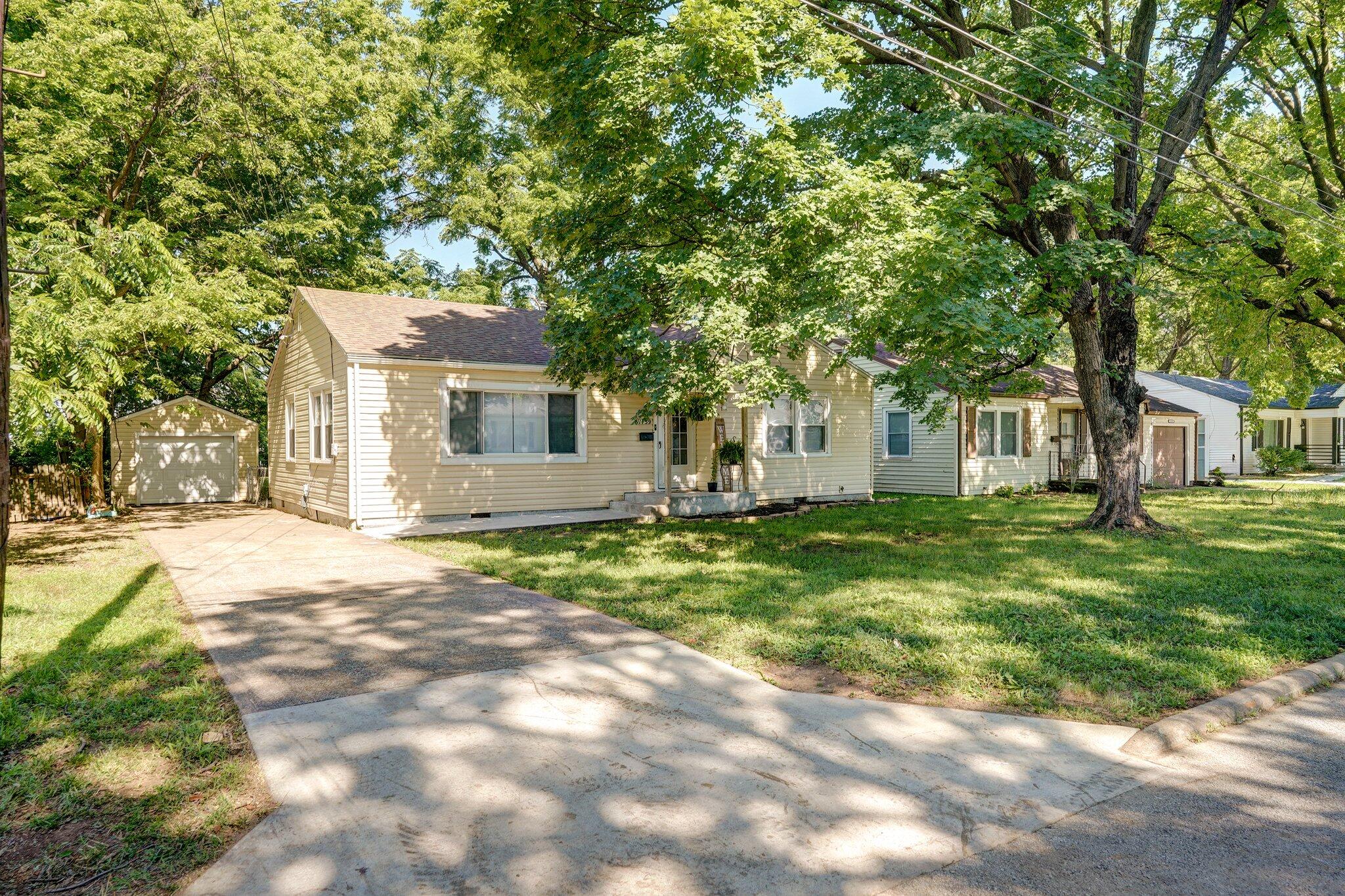 1739 South South Avenue Property Photo 4