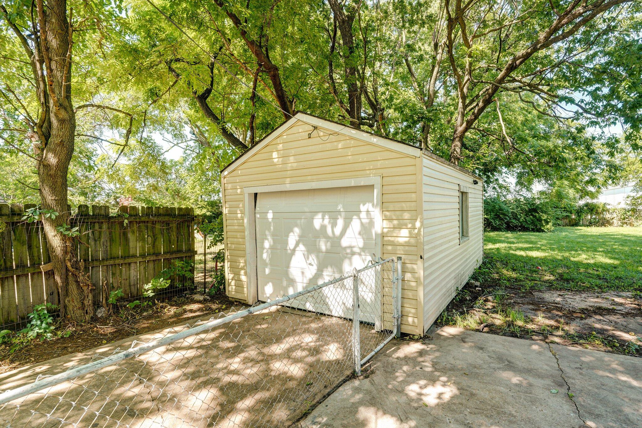 1739 South South Avenue Property Photo 23
