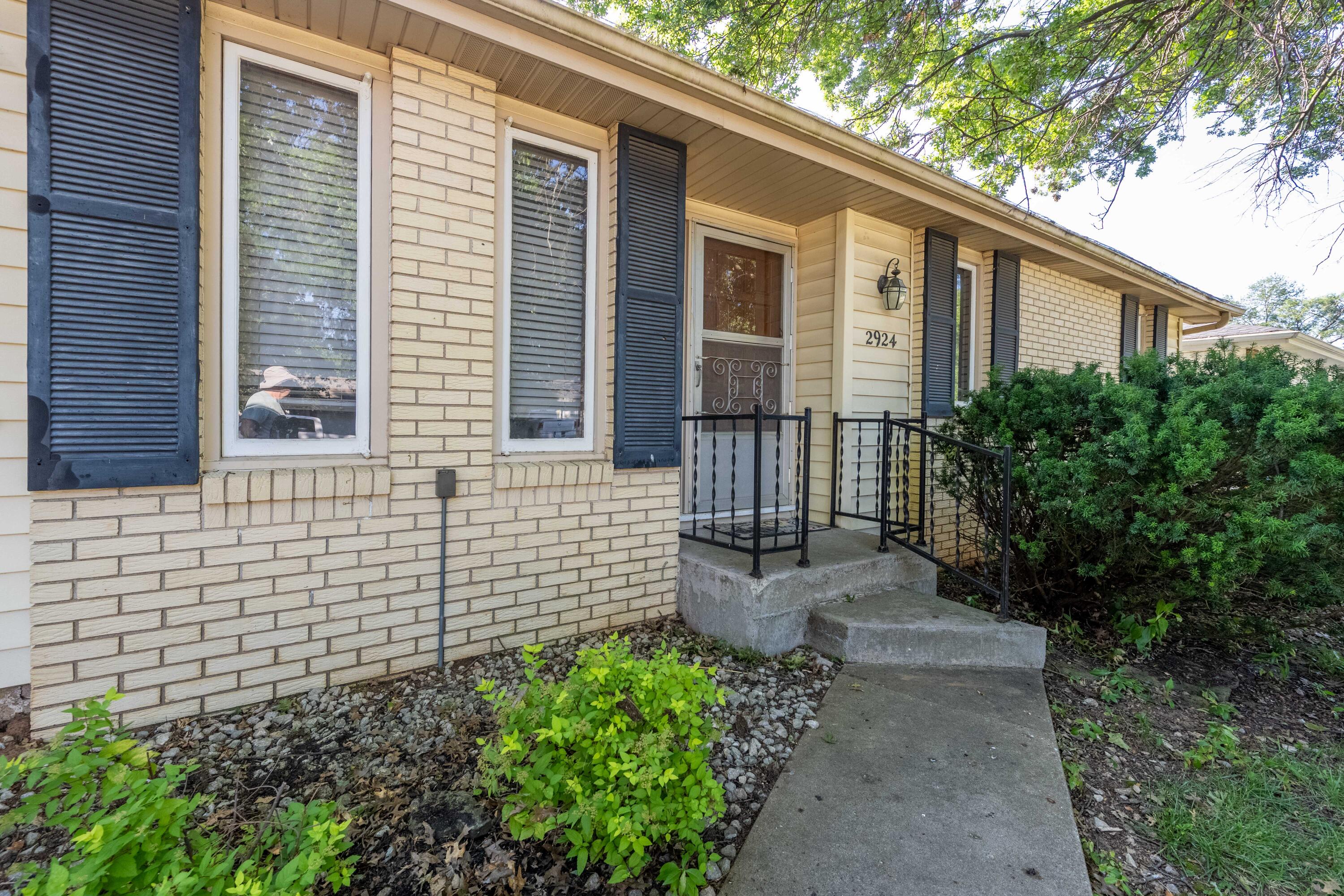 2924 South Roanoke Avenue Property Photo 2