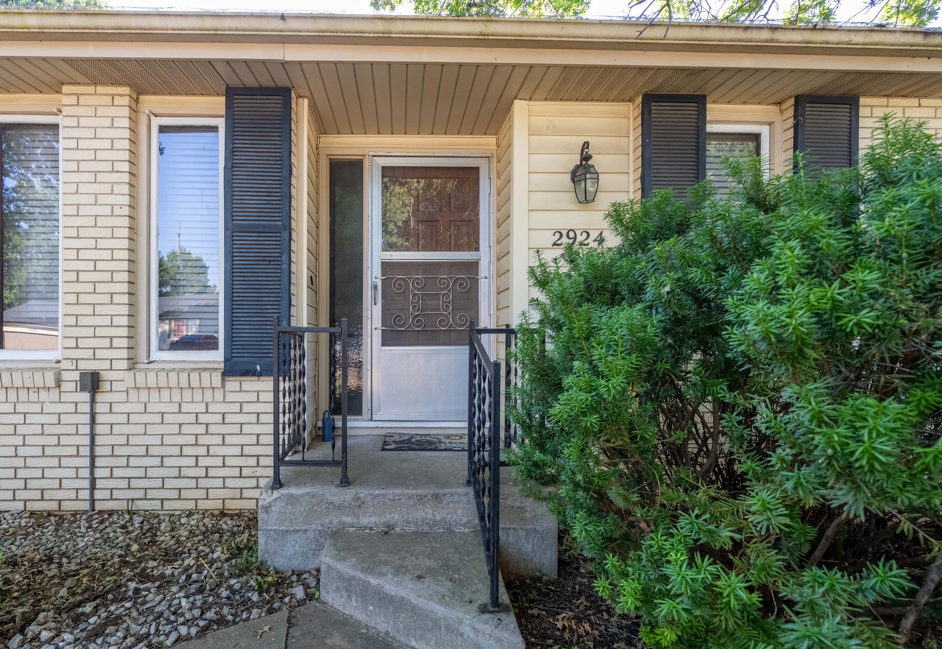 2924 South Roanoke Avenue Property Photo 3