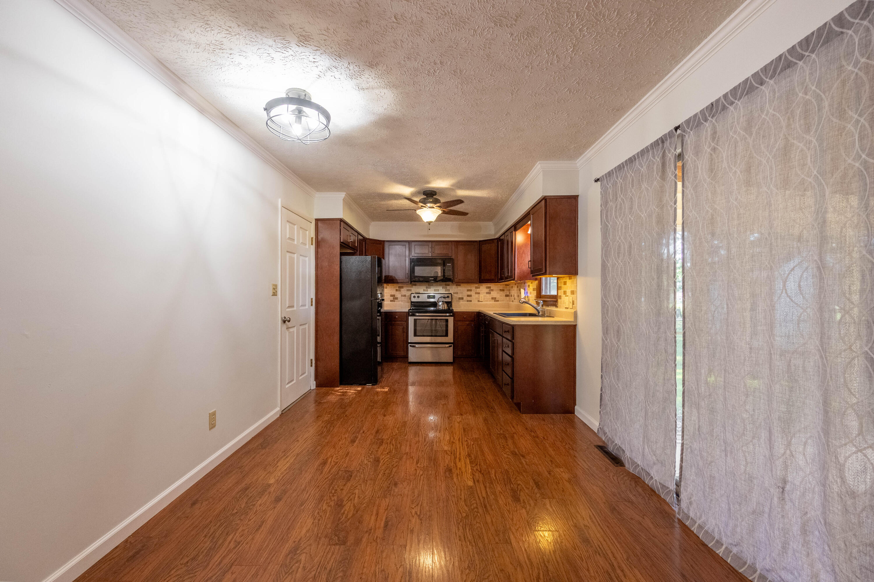 2924 South Roanoke Avenue Property Photo 8