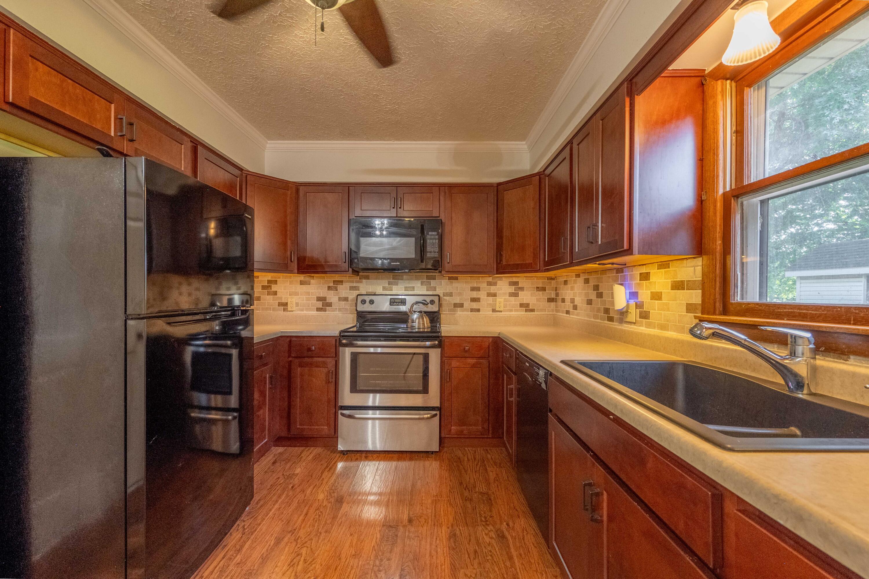 2924 South Roanoke Avenue Property Photo 9
