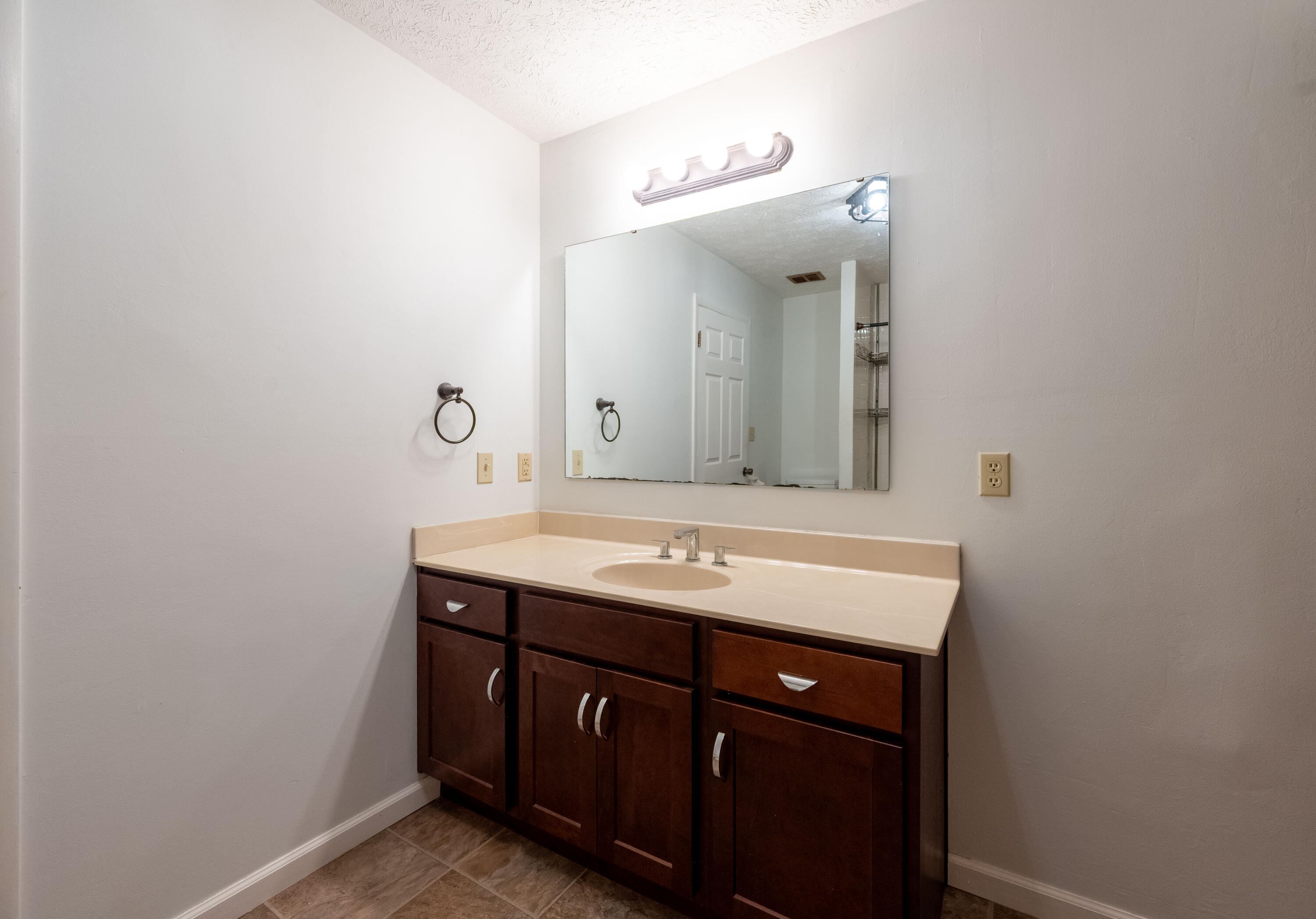 2924 South Roanoke Avenue Property Photo 23