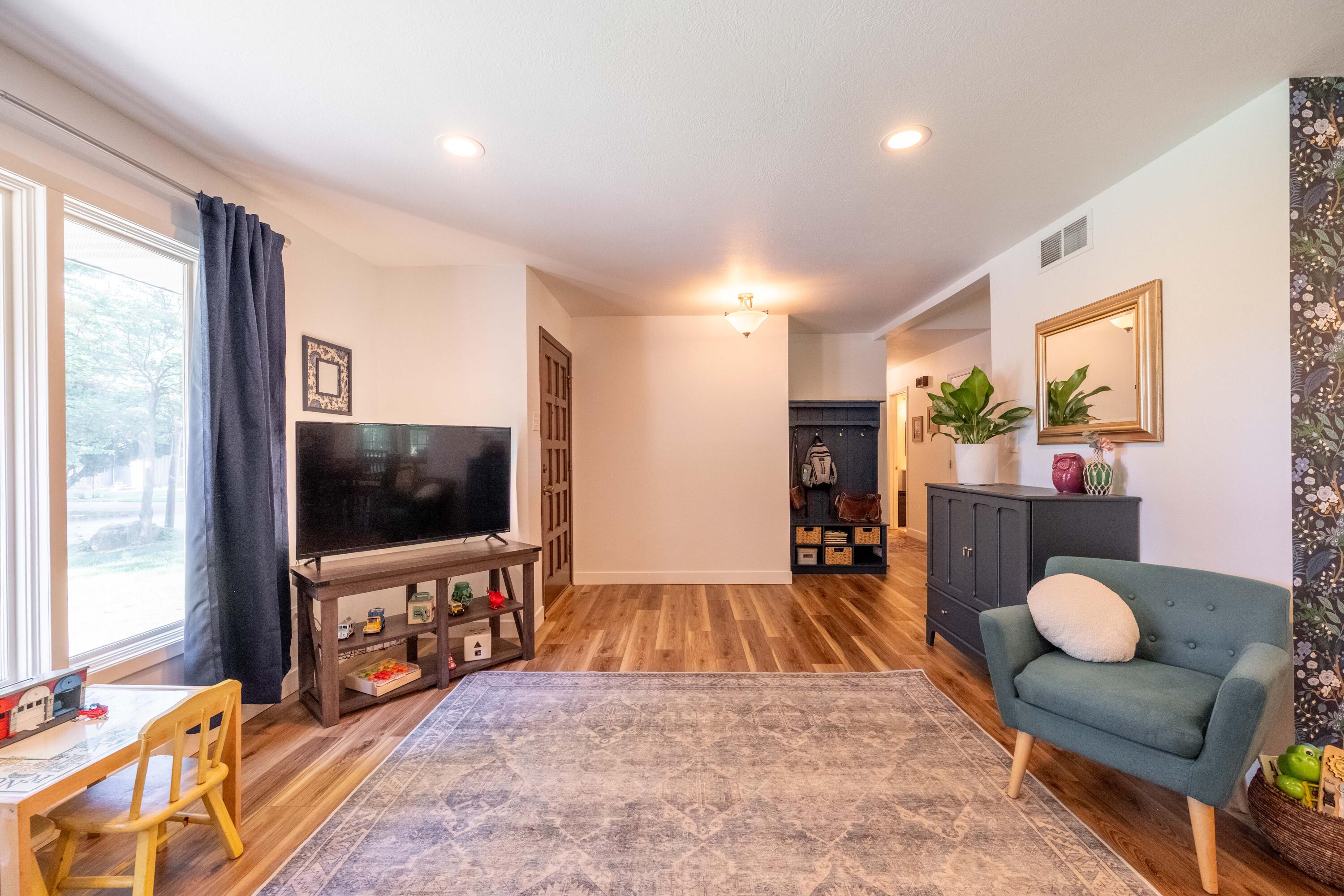 1728 East Camino Alto Street Property Photo 8