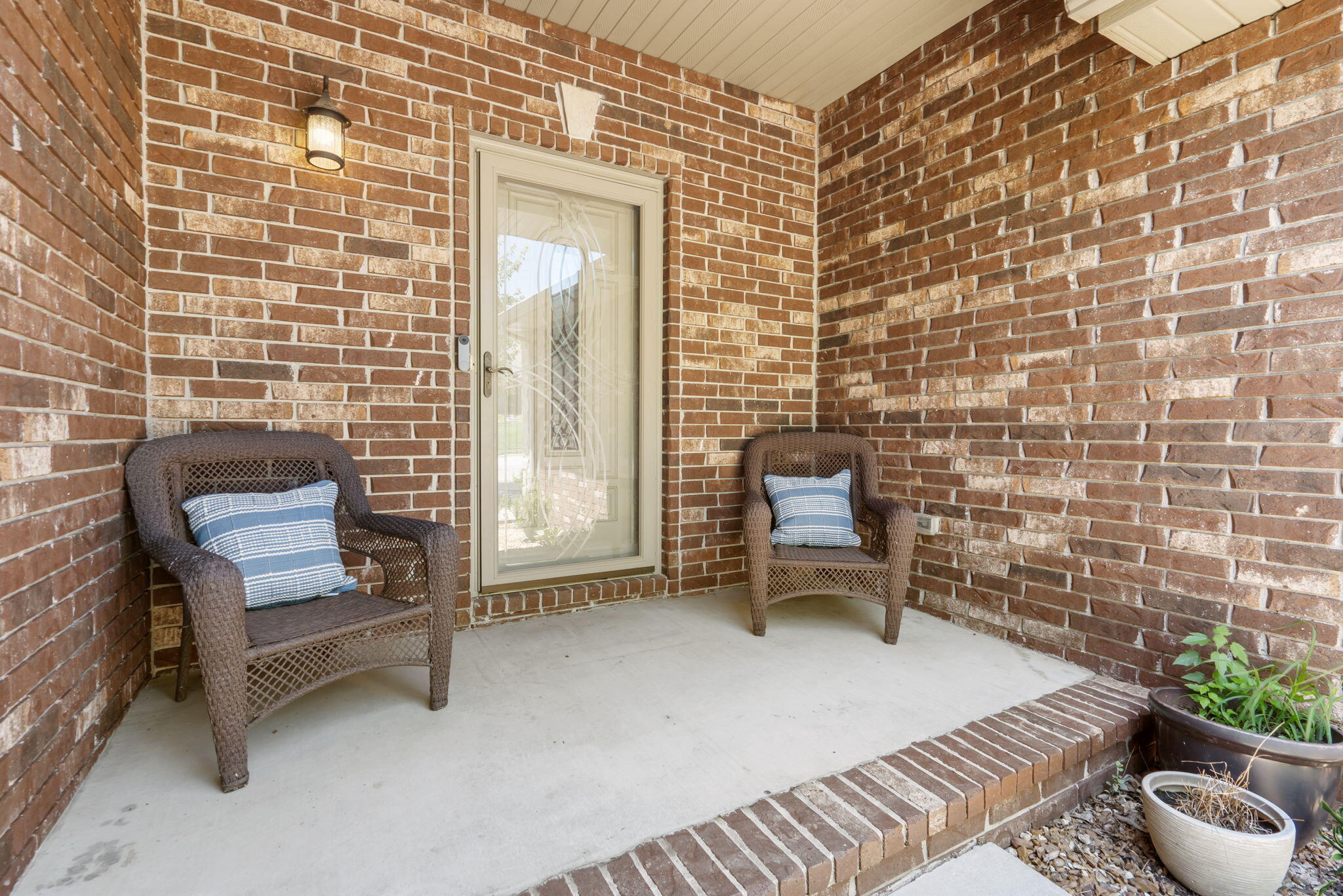 1545 North Oakfair Place Property Photo 3