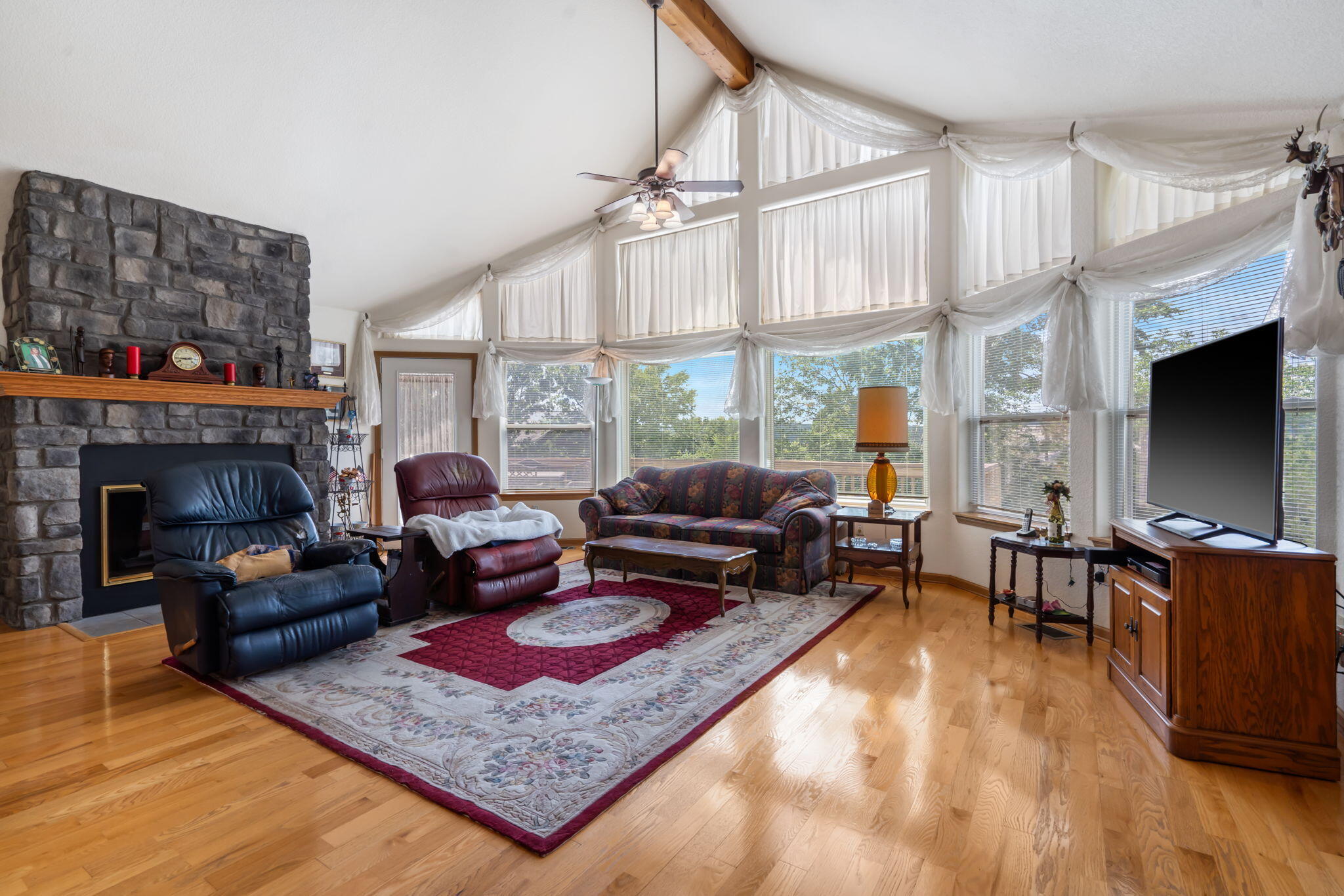 489 Indian Valley Road Property Photo 2