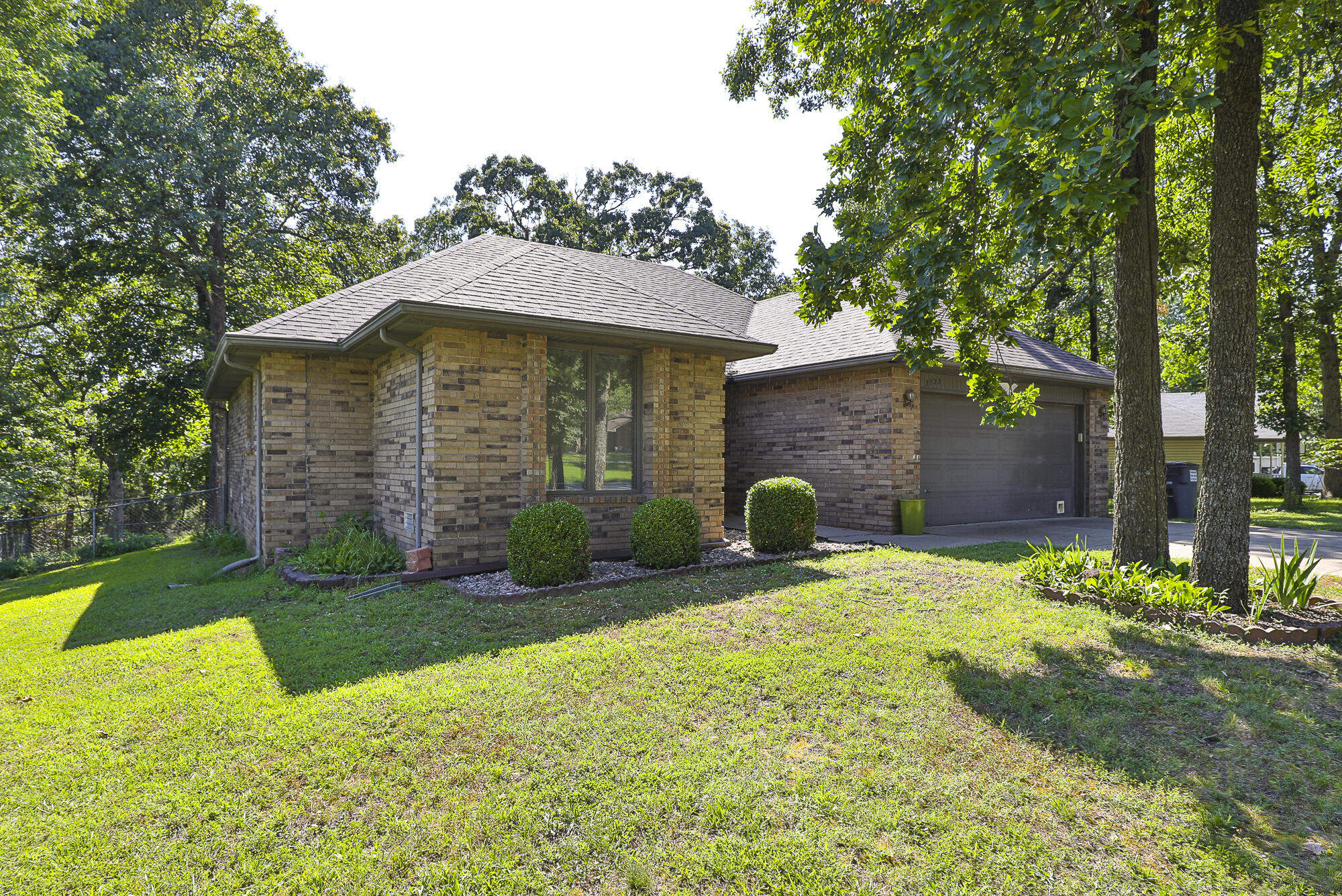 3723 North Vera Cruz Drive Property Photo 2