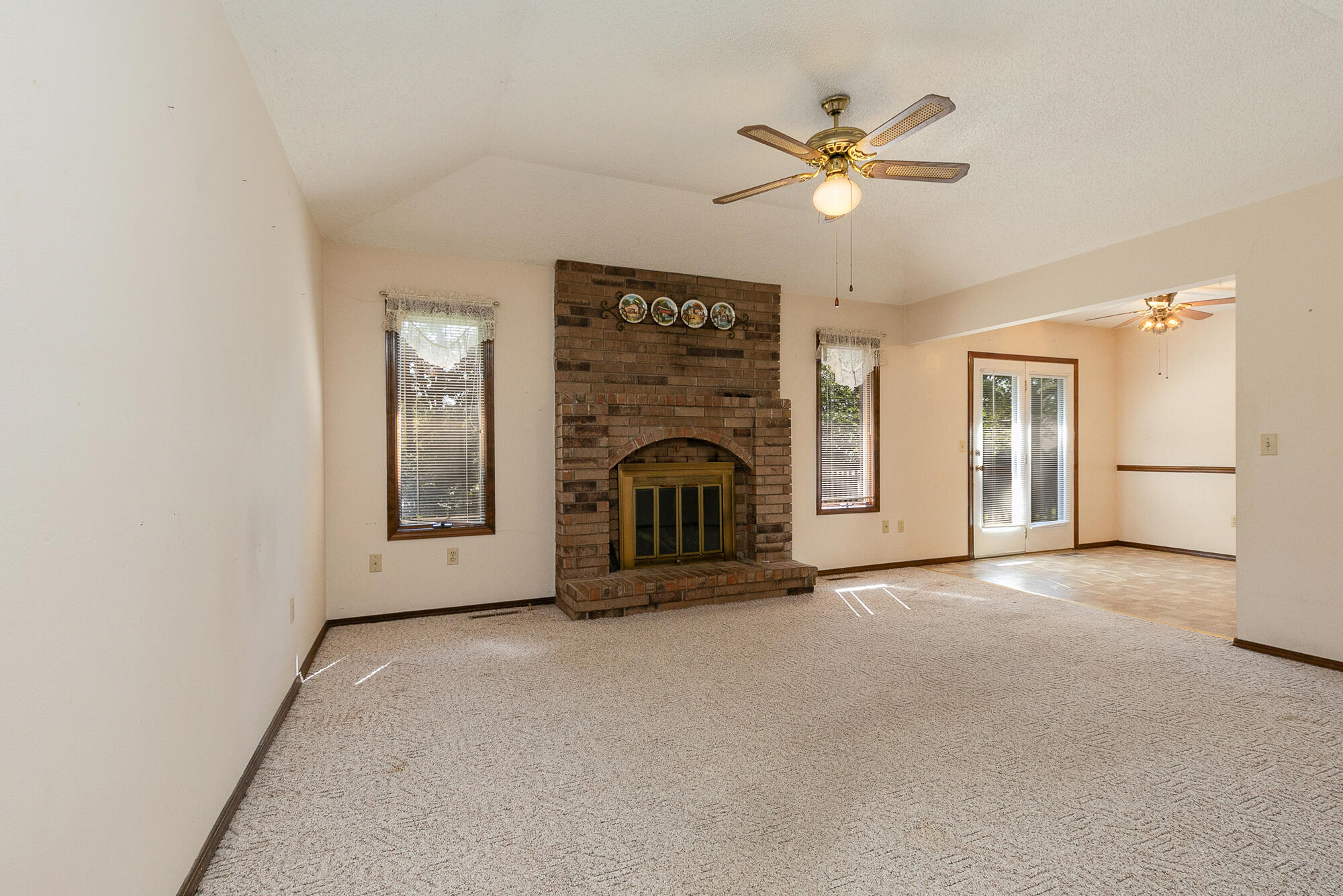 3723 North Vera Cruz Drive Property Photo 5