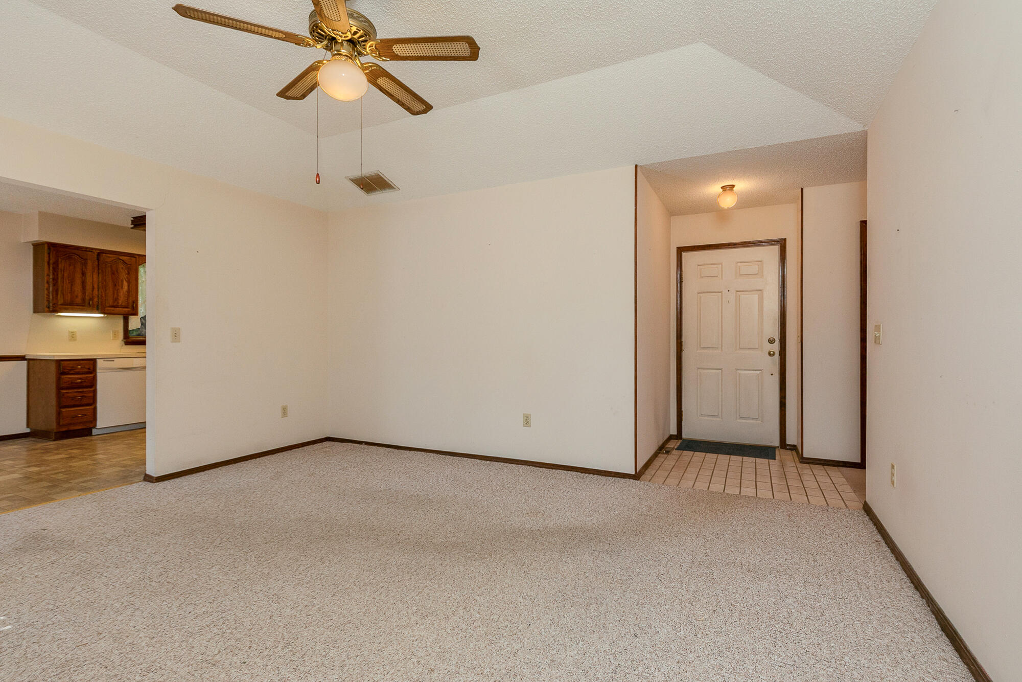 3723 North Vera Cruz Drive Property Photo 7