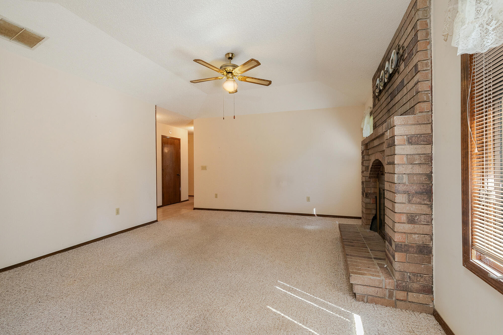 3723 North Vera Cruz Drive Property Photo 8
