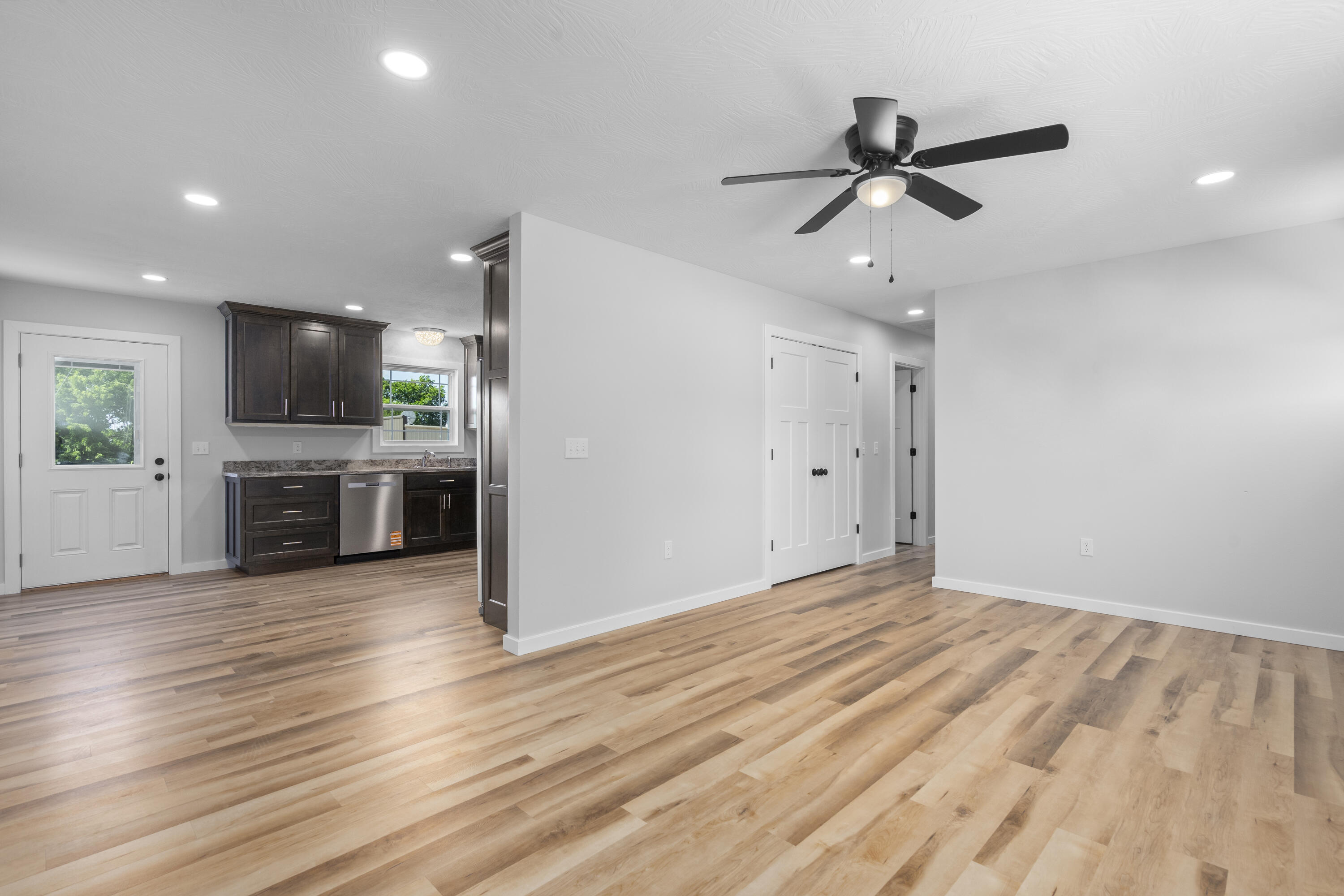 407 West Adamson Street Property Photo 6