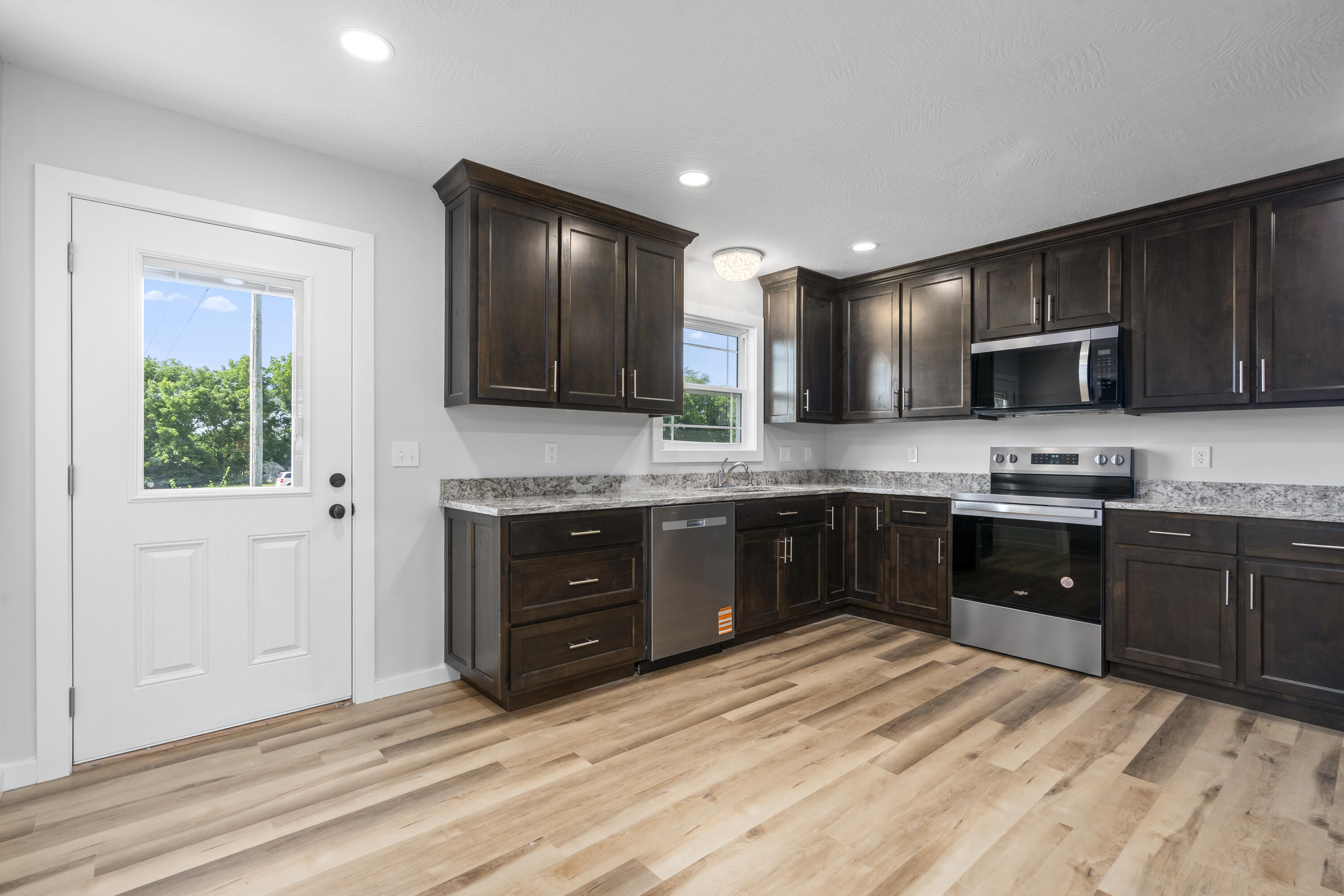 407 West Adamson Street Property Photo 8