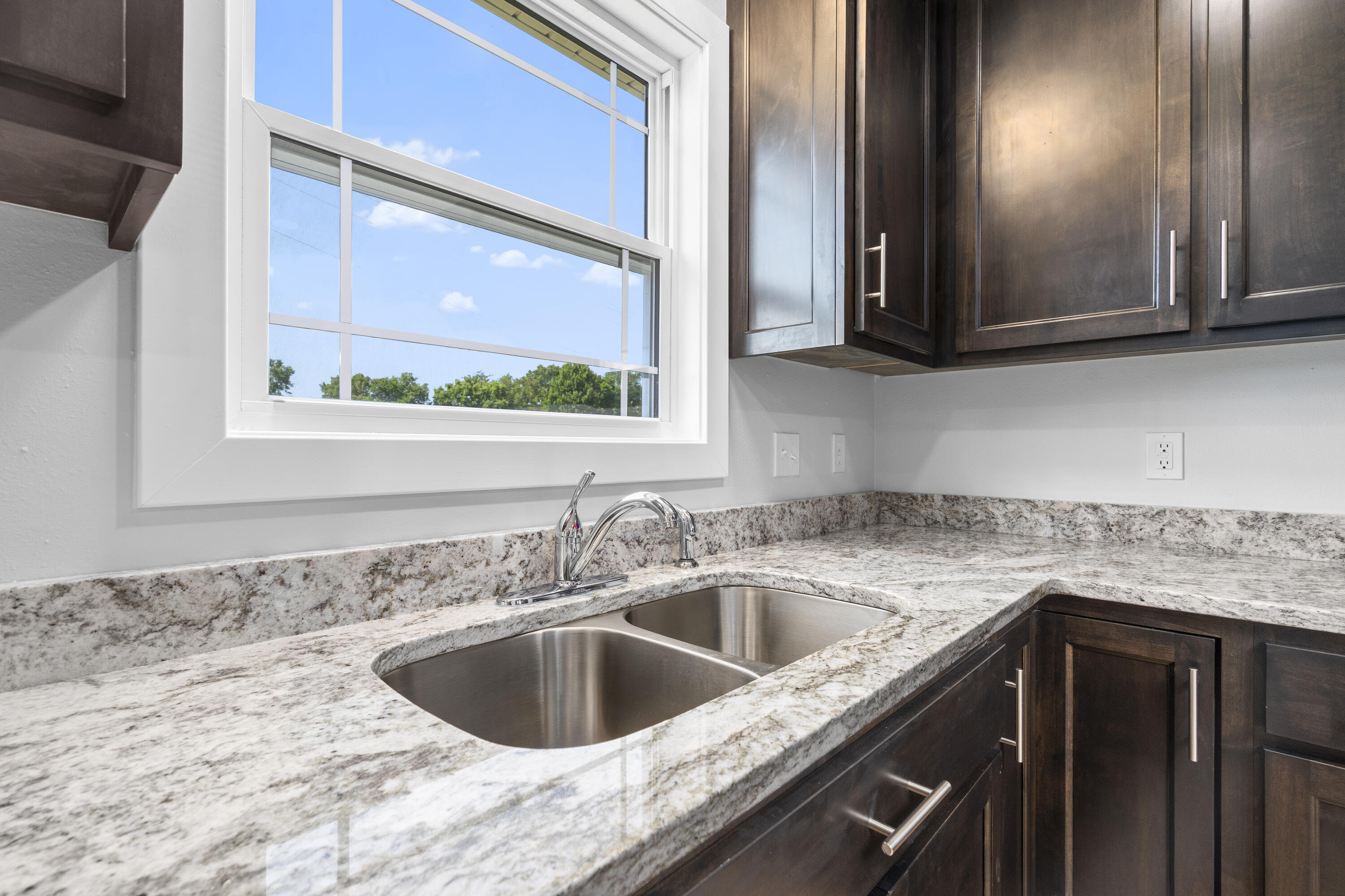 407 West Adamson Street Property Photo 11