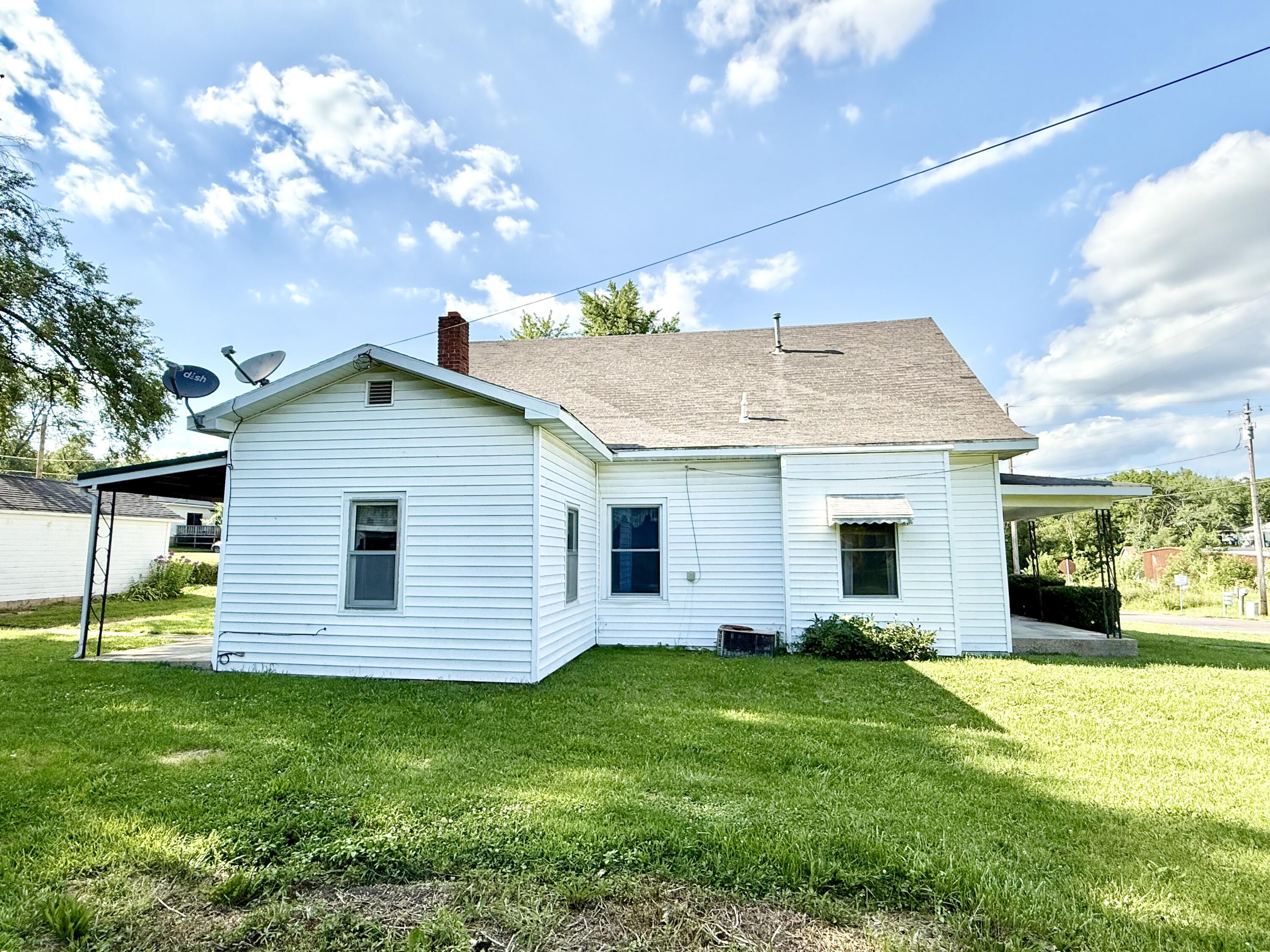 935 N Maple St Property Photo 5