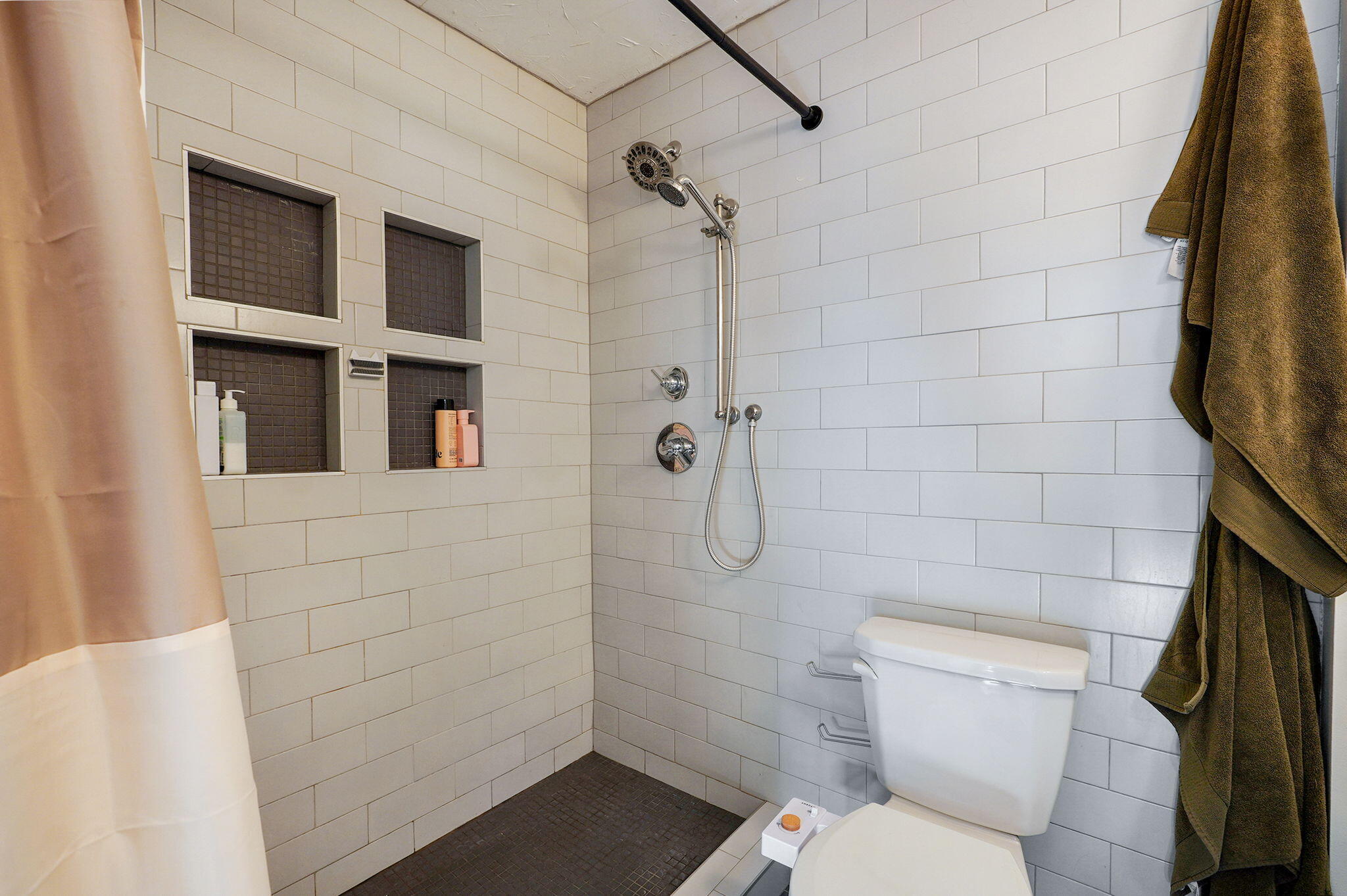 223 East Silsby Street Property Photo 21