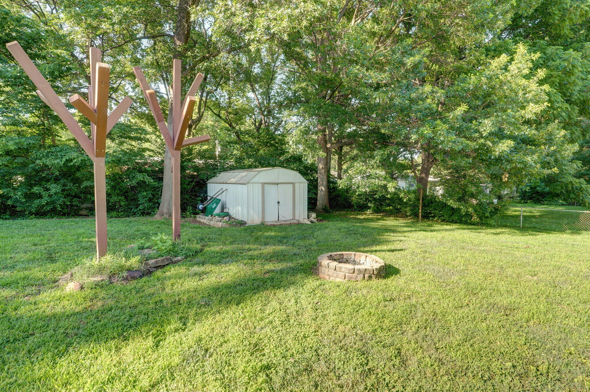 223 East Silsby Street Property Photo 31