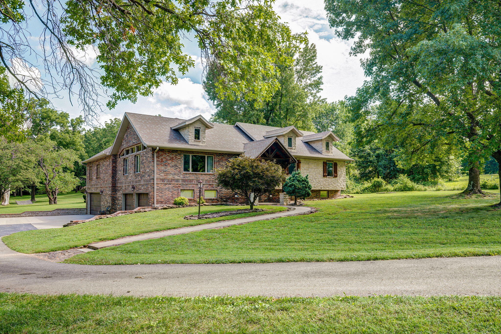 623 East Weaver Road Property Photo 3