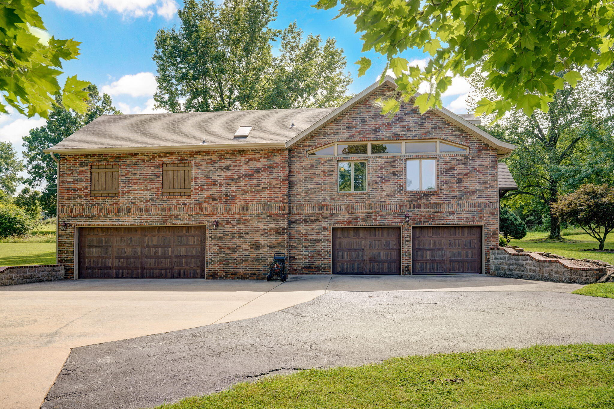 623 East Weaver Road Property Photo 4