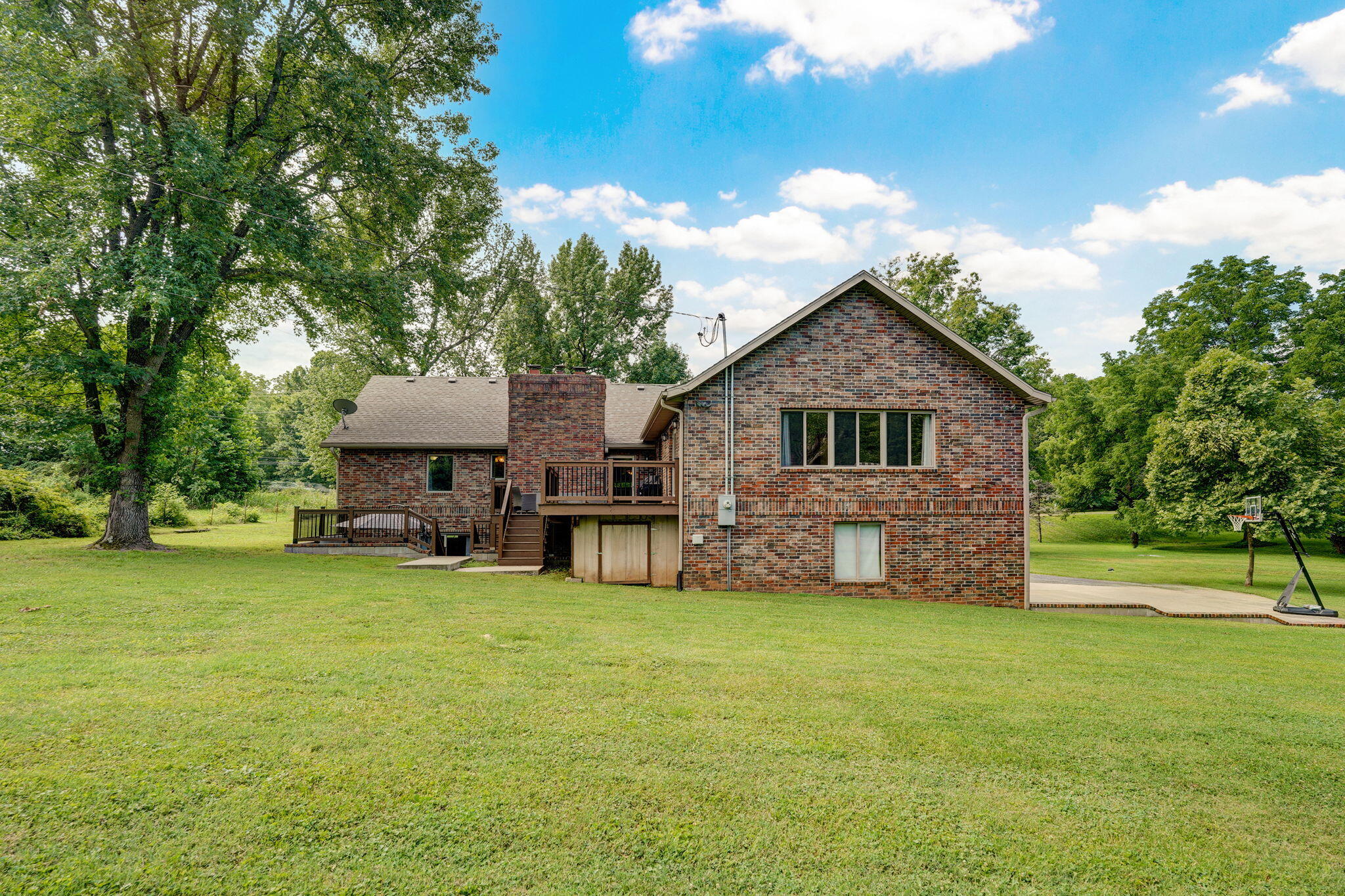 623 East Weaver Road Property Photo 5