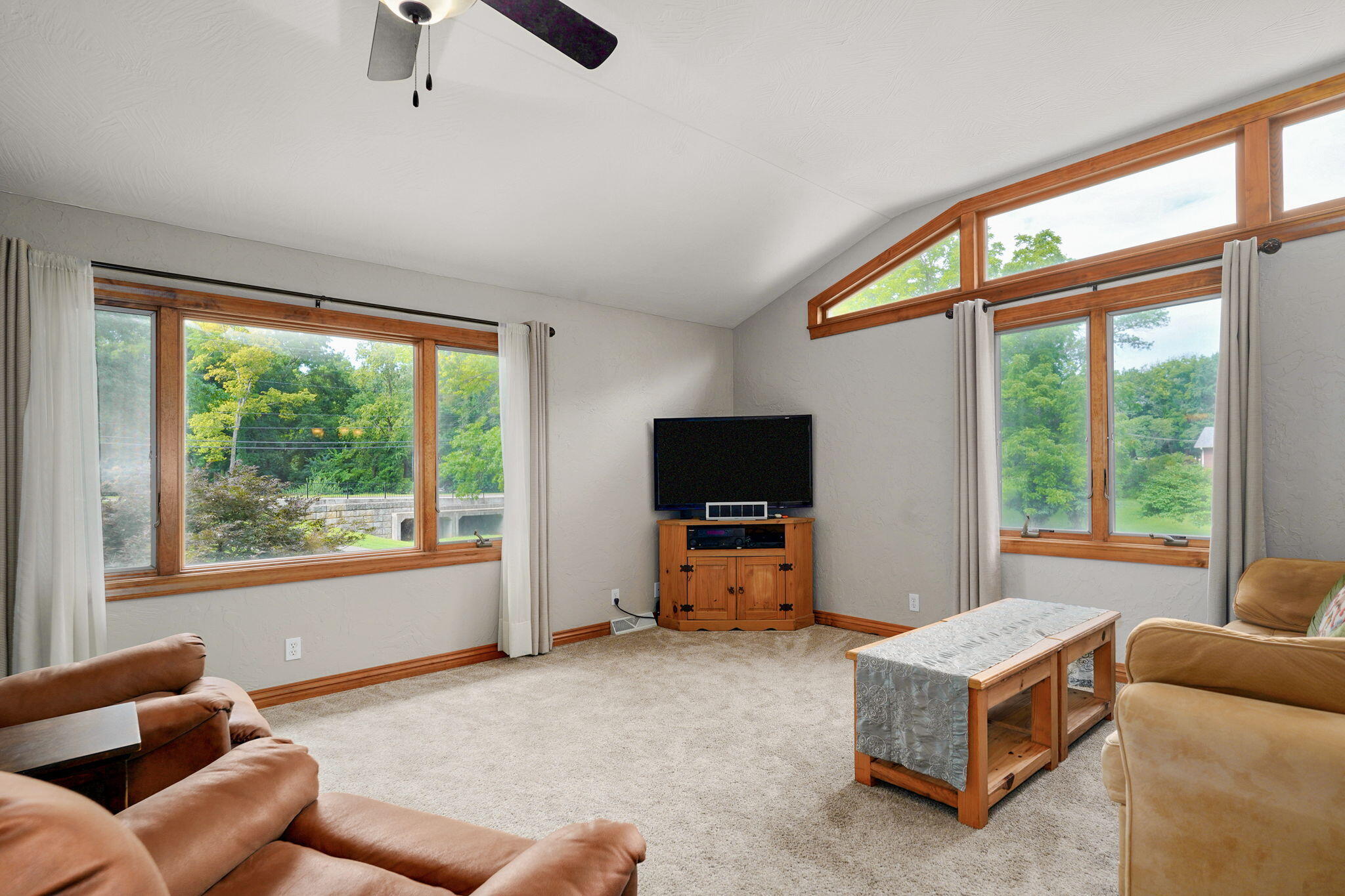 623 East Weaver Road Property Photo 10