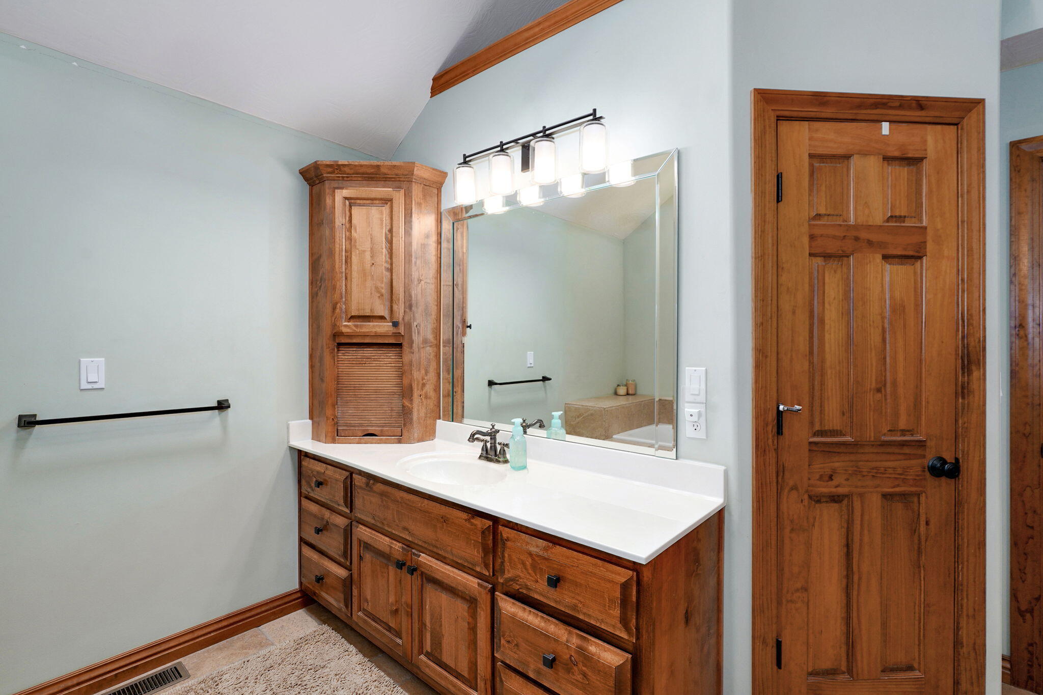 623 East Weaver Road Property Photo 26